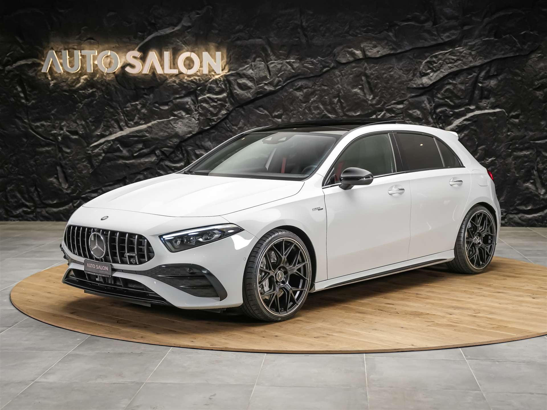 MERCEDES-BENZ A 35 AMG 4matic *Panorama*20" Felgen*Multibeam LED*-image-1