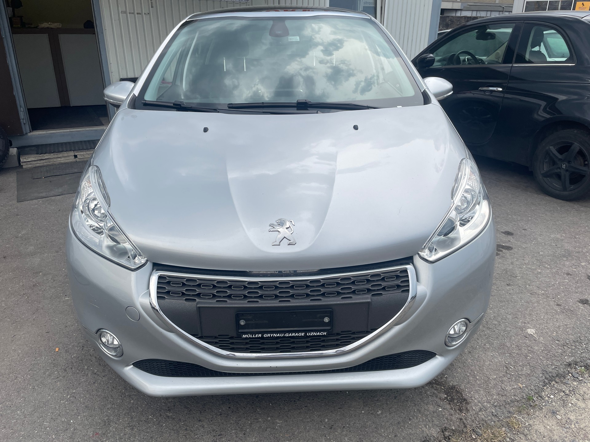 PEUGEOT 208 1.6 e-HDI Allure EGS6-image-0
