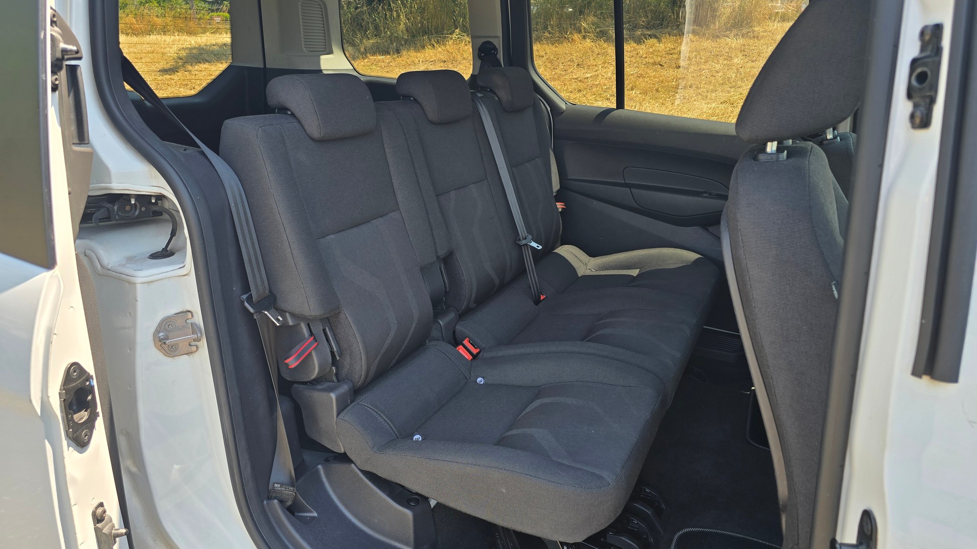 FORD Grand Tourneo Connect 1.5 TDCi Ambiente-image-9