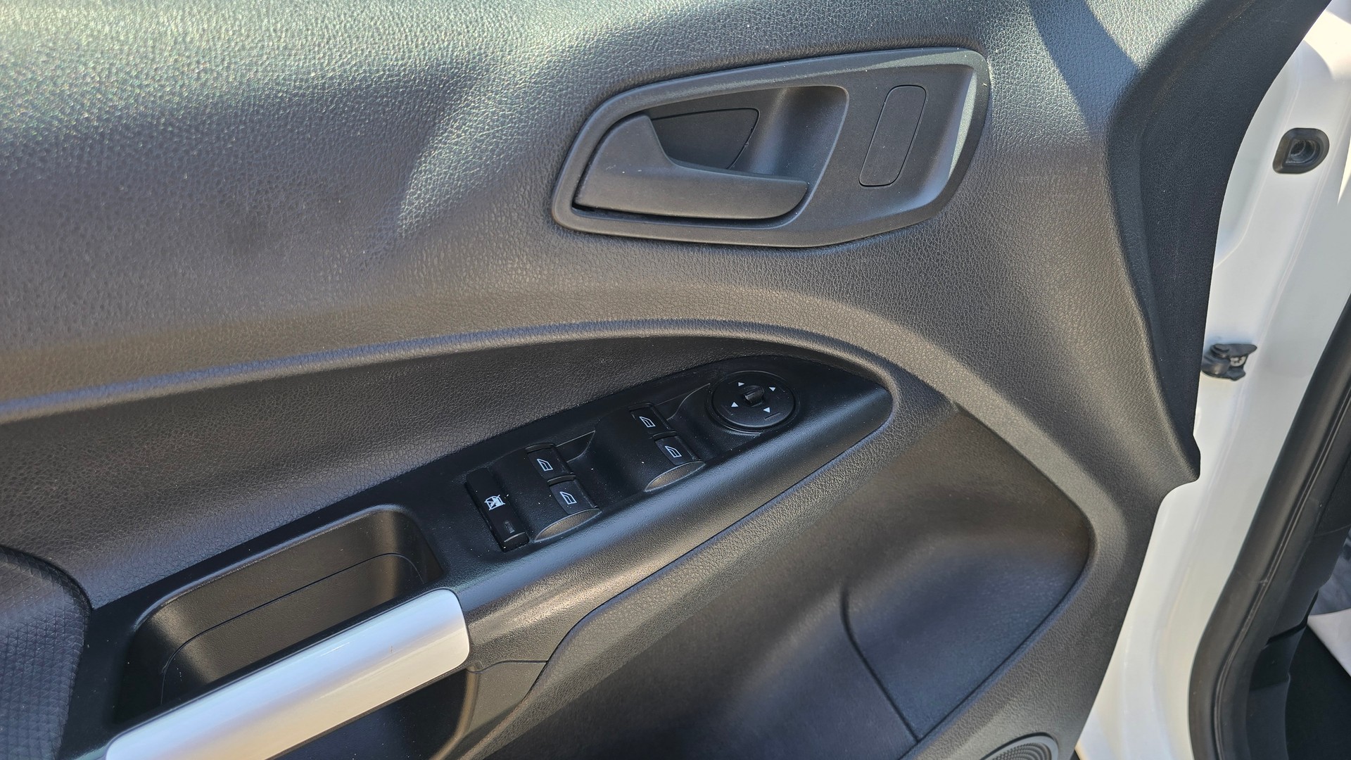 FORD Grand Tourneo Connect 1.5 TDCi Ambiente-image-15