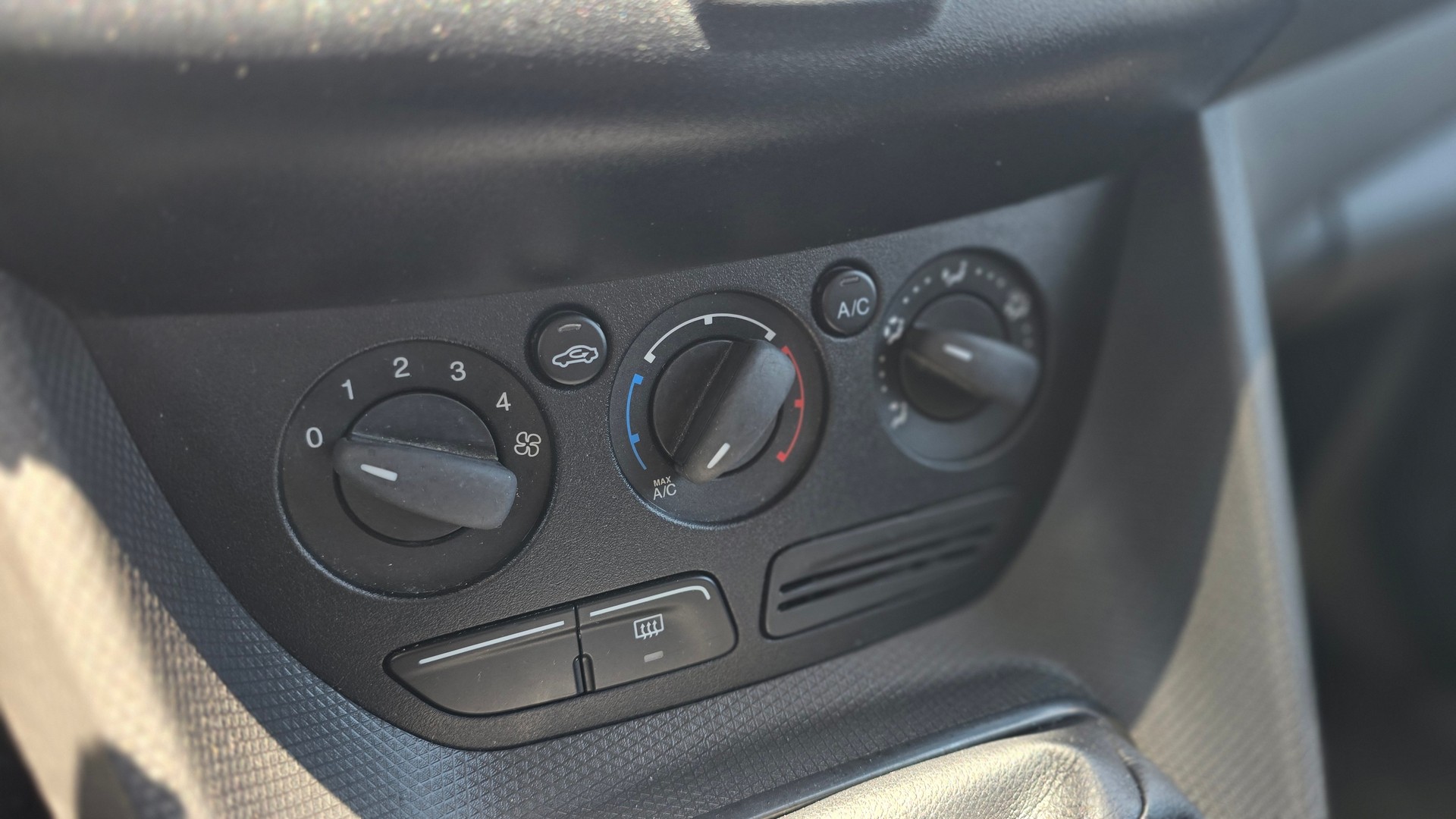FORD Grand Tourneo Connect 1.5 TDCi Ambiente-image-17