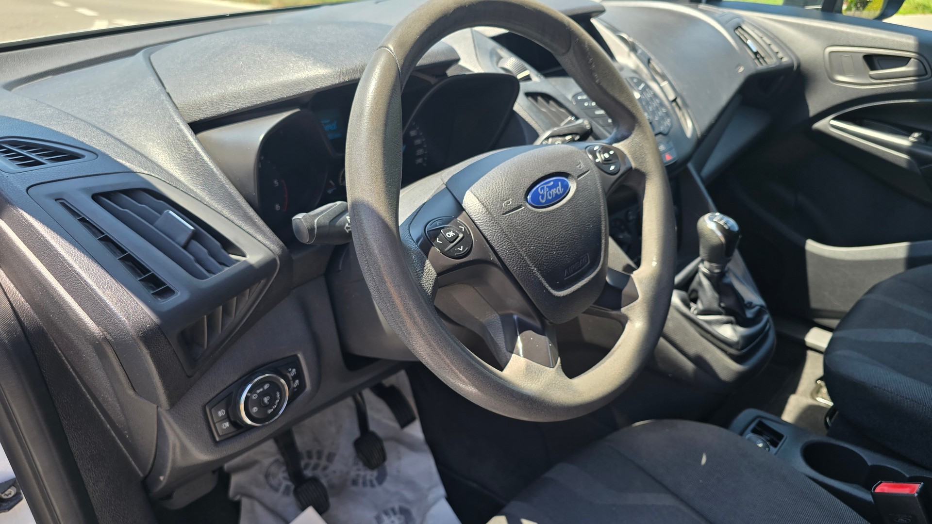 FORD Grand Tourneo Connect 1.5 TDCi Ambiente-image-8