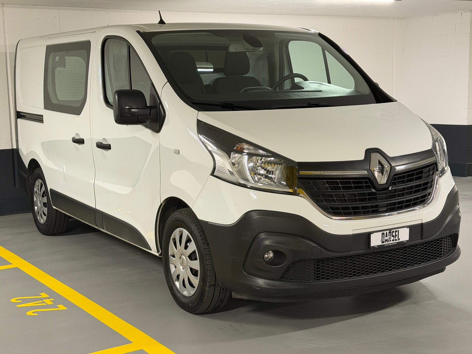 RENAULT Trafic 2.0 ENERGY dCi145 3.0t Business L1H1 A-image-2