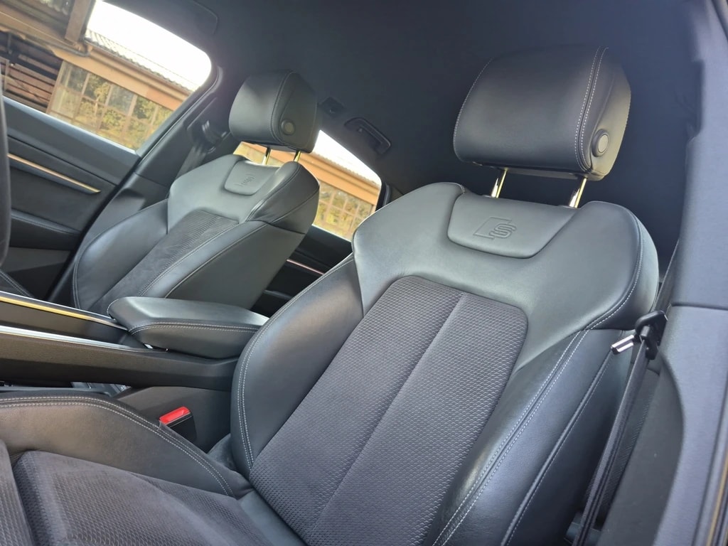 AUDI 50 S Line quattro-image-4