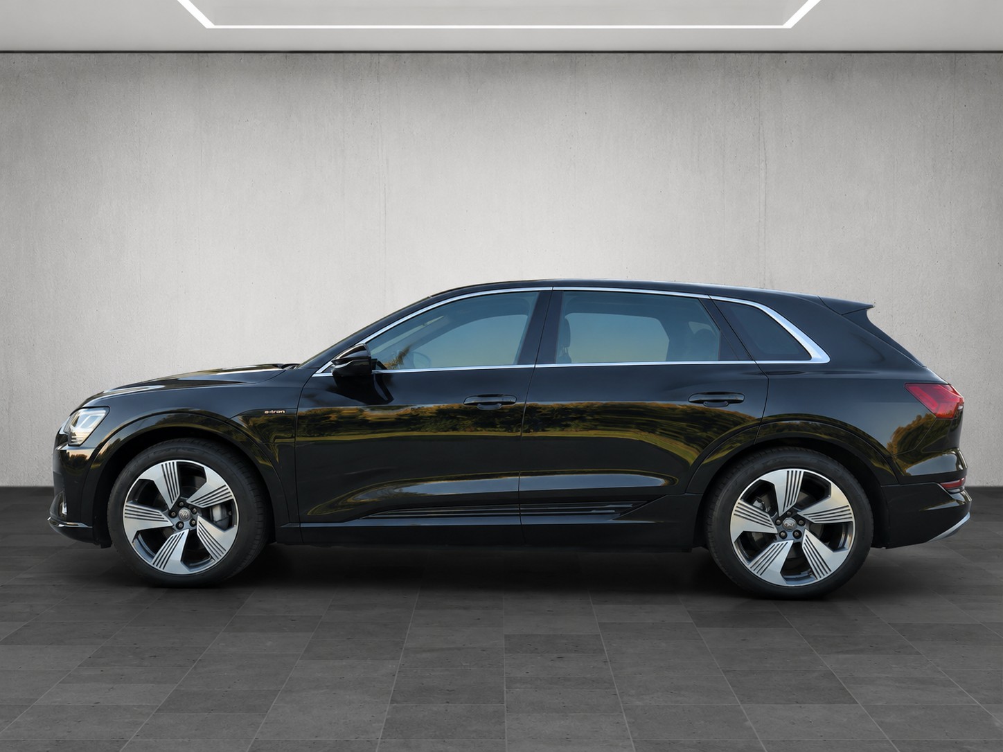 AUDI e-tron 50 S-line quattro-image-2