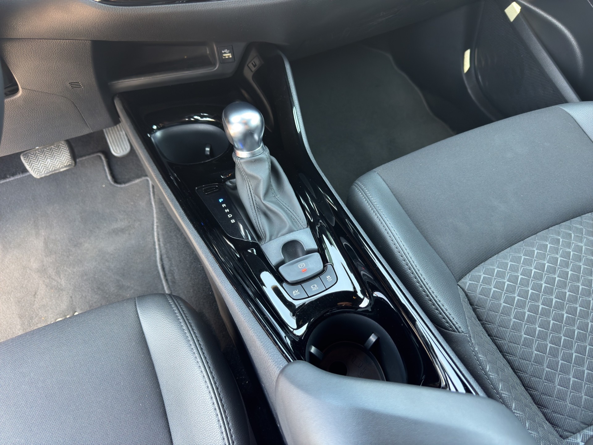 TOYOTA C-HR 1.8 HSD CVT Trend-image-12