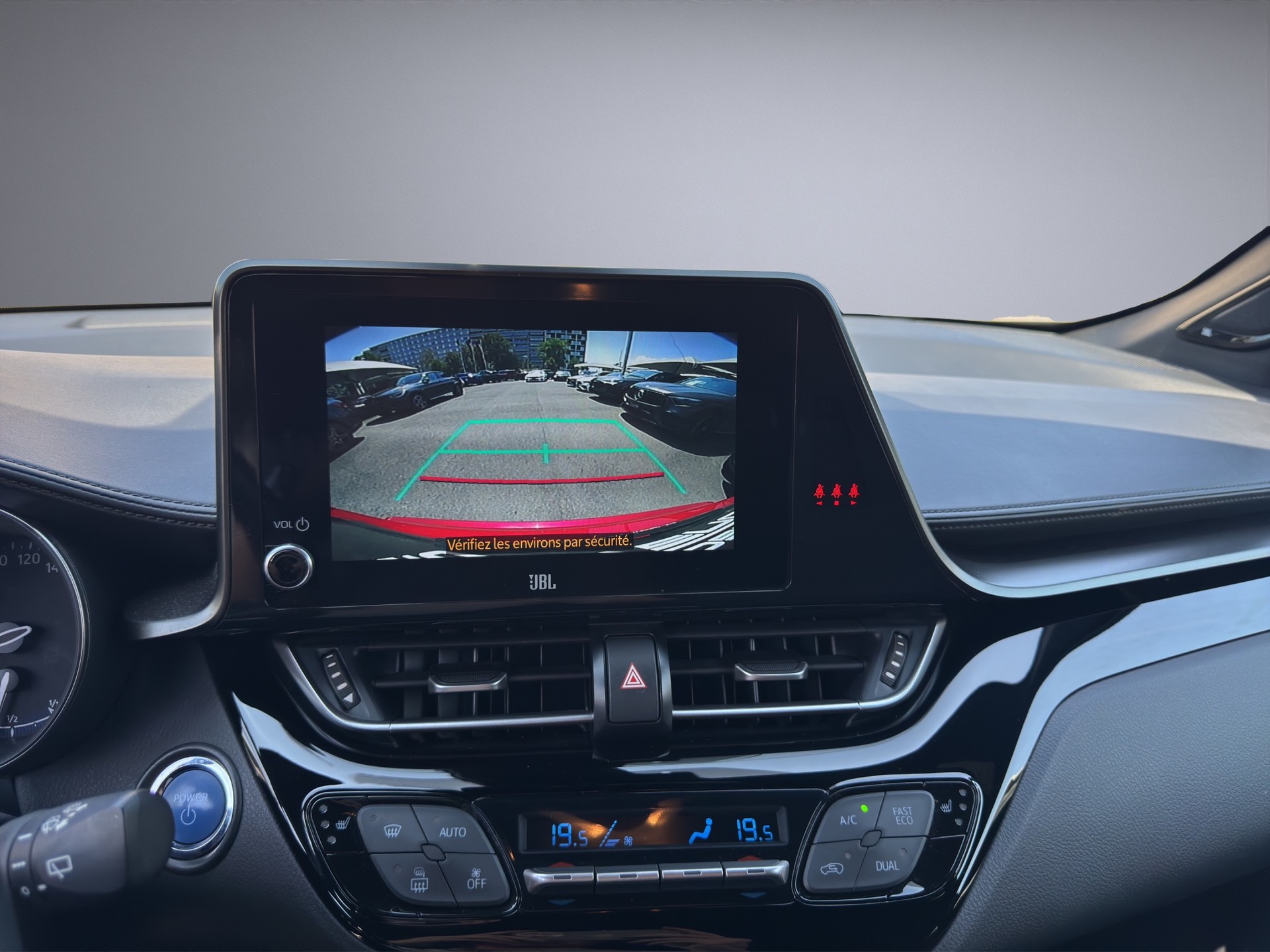 TOYOTA C-HR 1.8 HSD CVT Trend-image-13