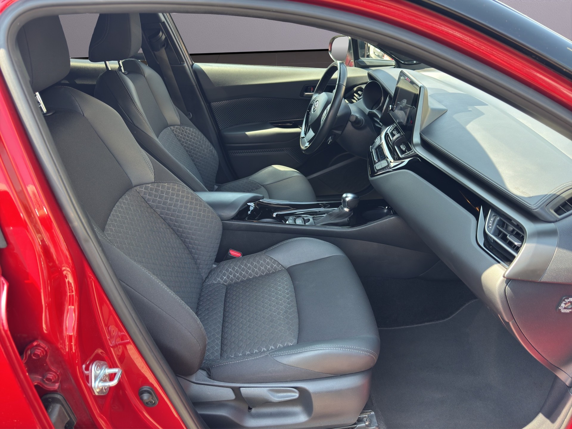 TOYOTA C-HR 1.8 HSD CVT Trend-image-14