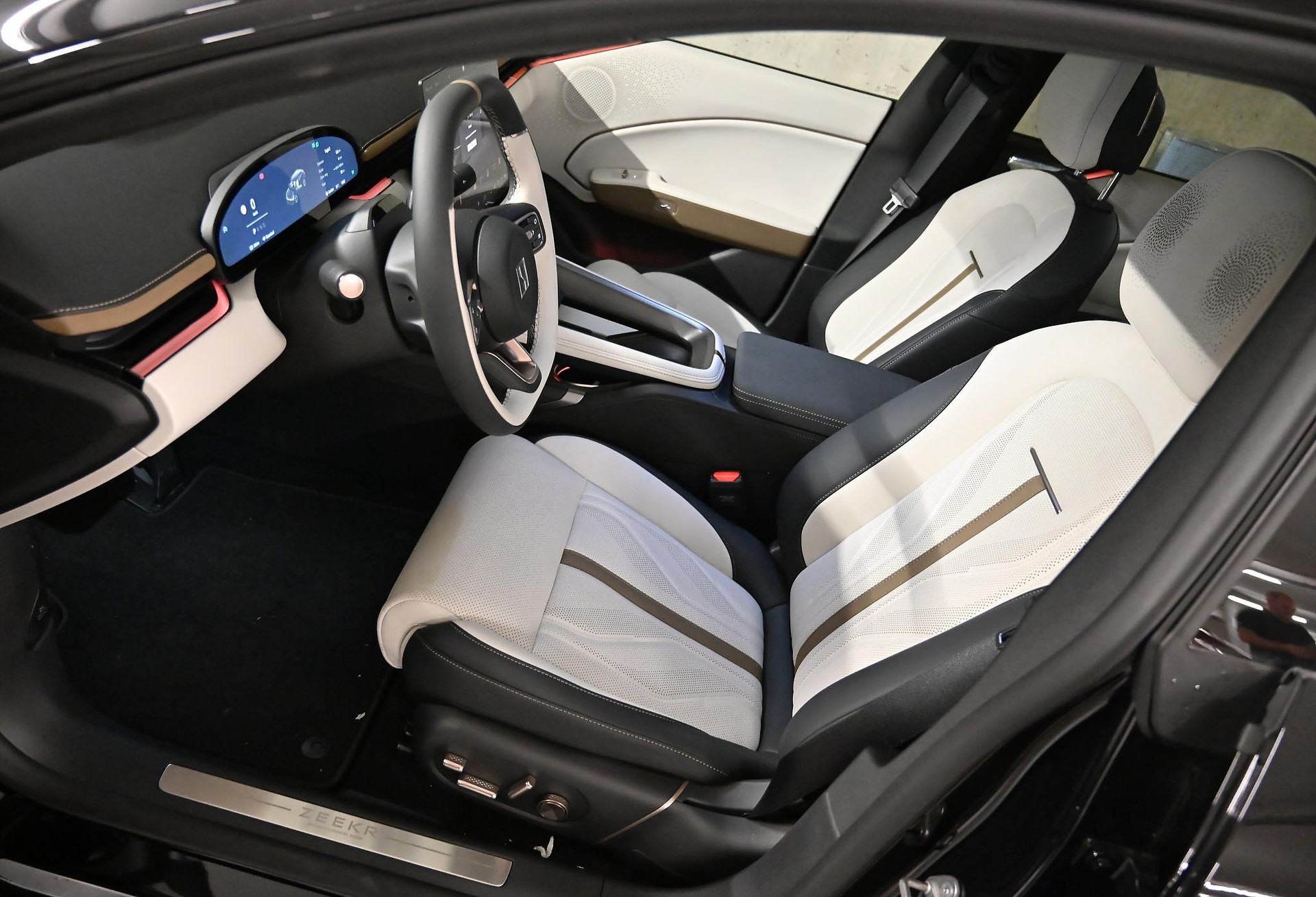 ZEEKR 7GT Privilege AWD-showroom-element-2