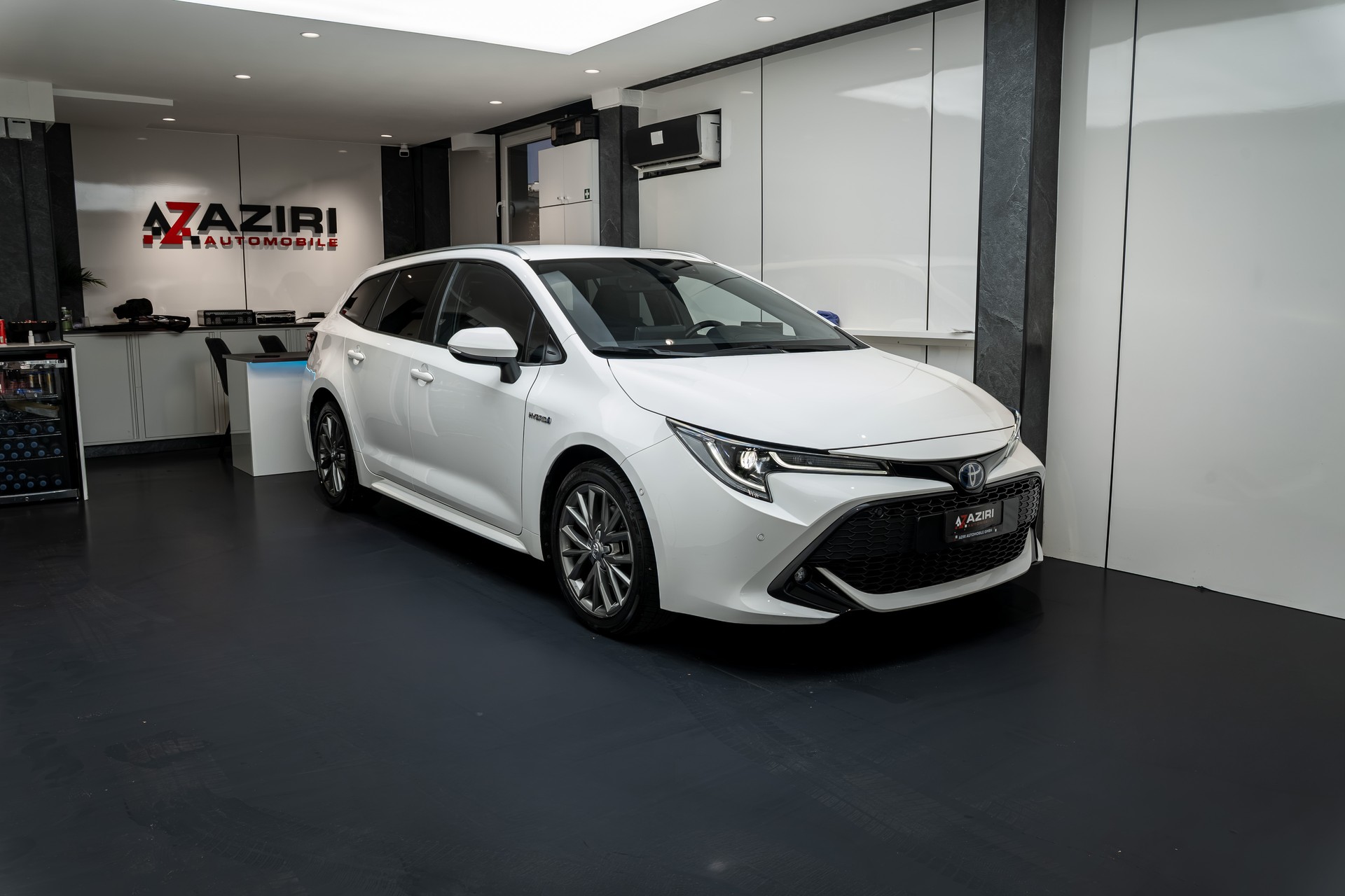 TOYOTA Corolla Touring Sports 2.0 HSD Premium e-CVT-image-2