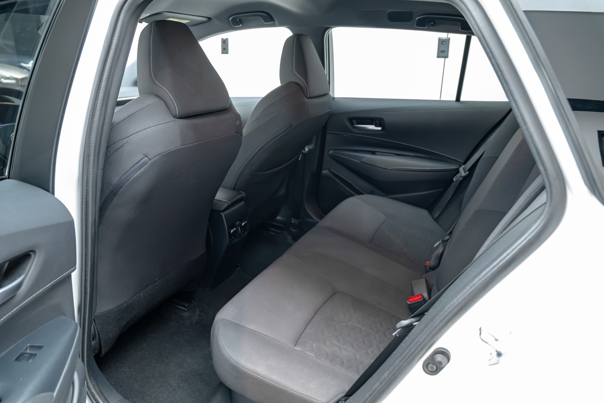 TOYOTA Corolla Touring Sports 2.0 HSD Premium e-CVT-image-15