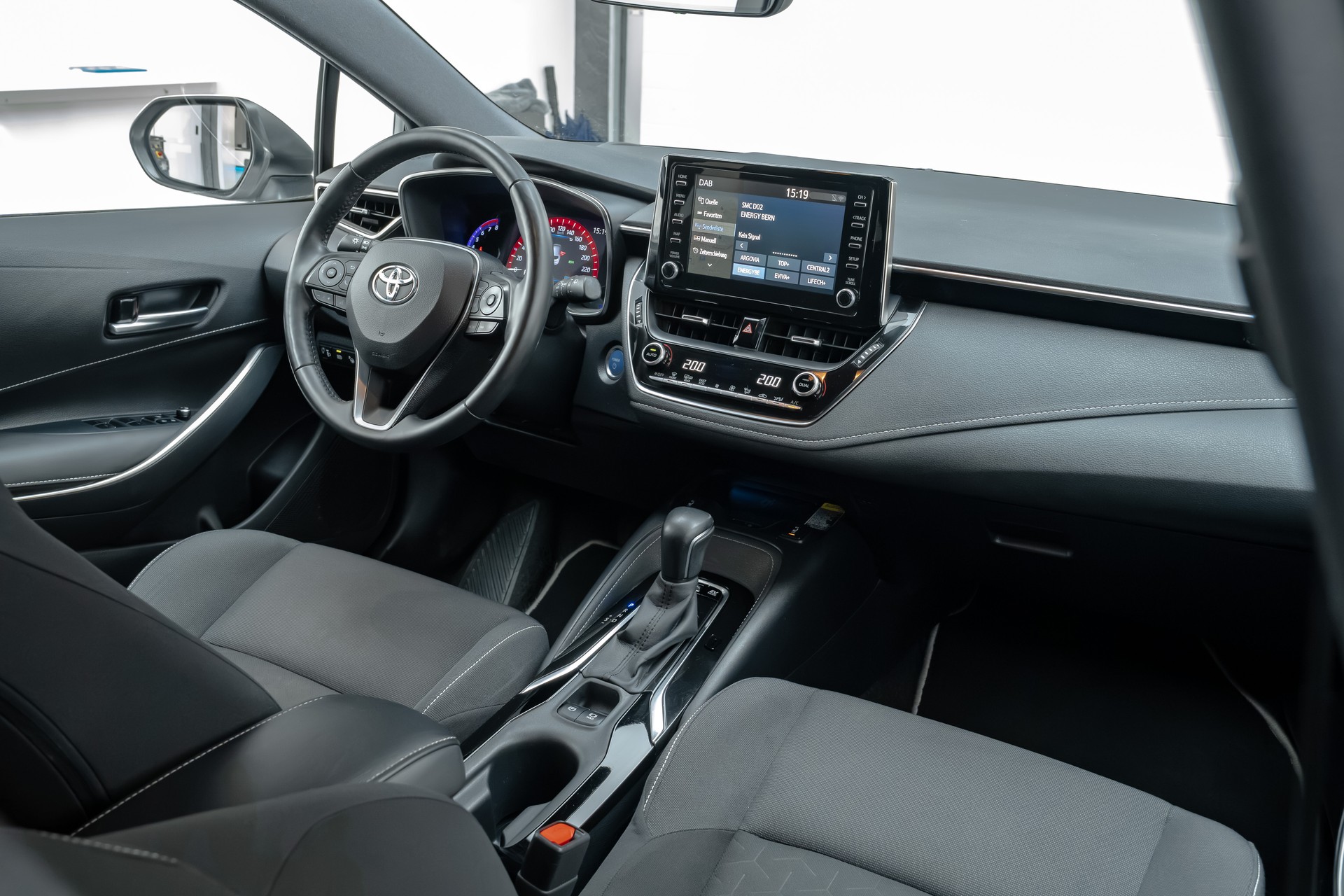 TOYOTA Corolla Touring Sports 2.0 HSD Premium e-CVT-image-7