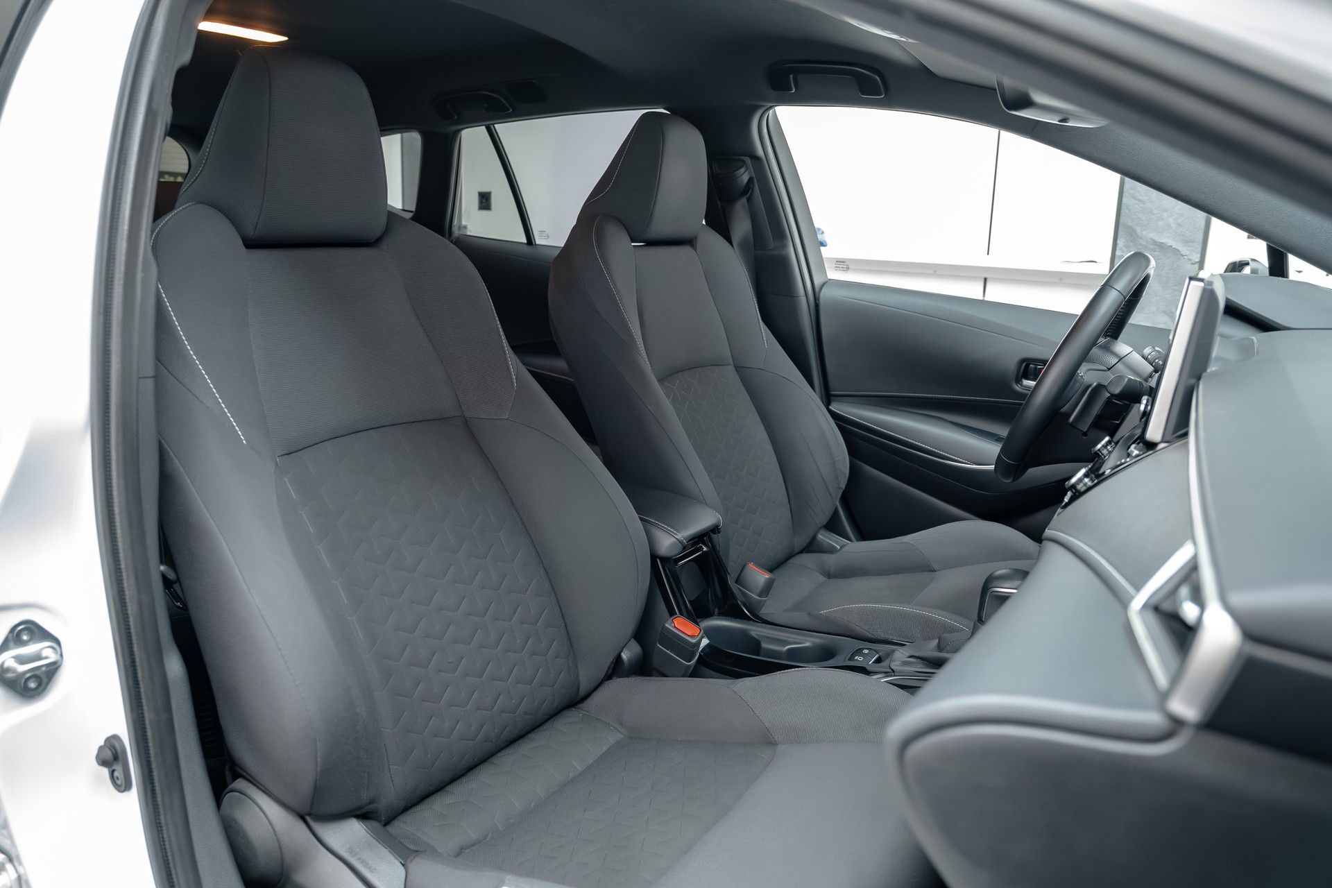 TOYOTA Corolla Touring Sports 2.0 HSD Premium e-CVT-image-9