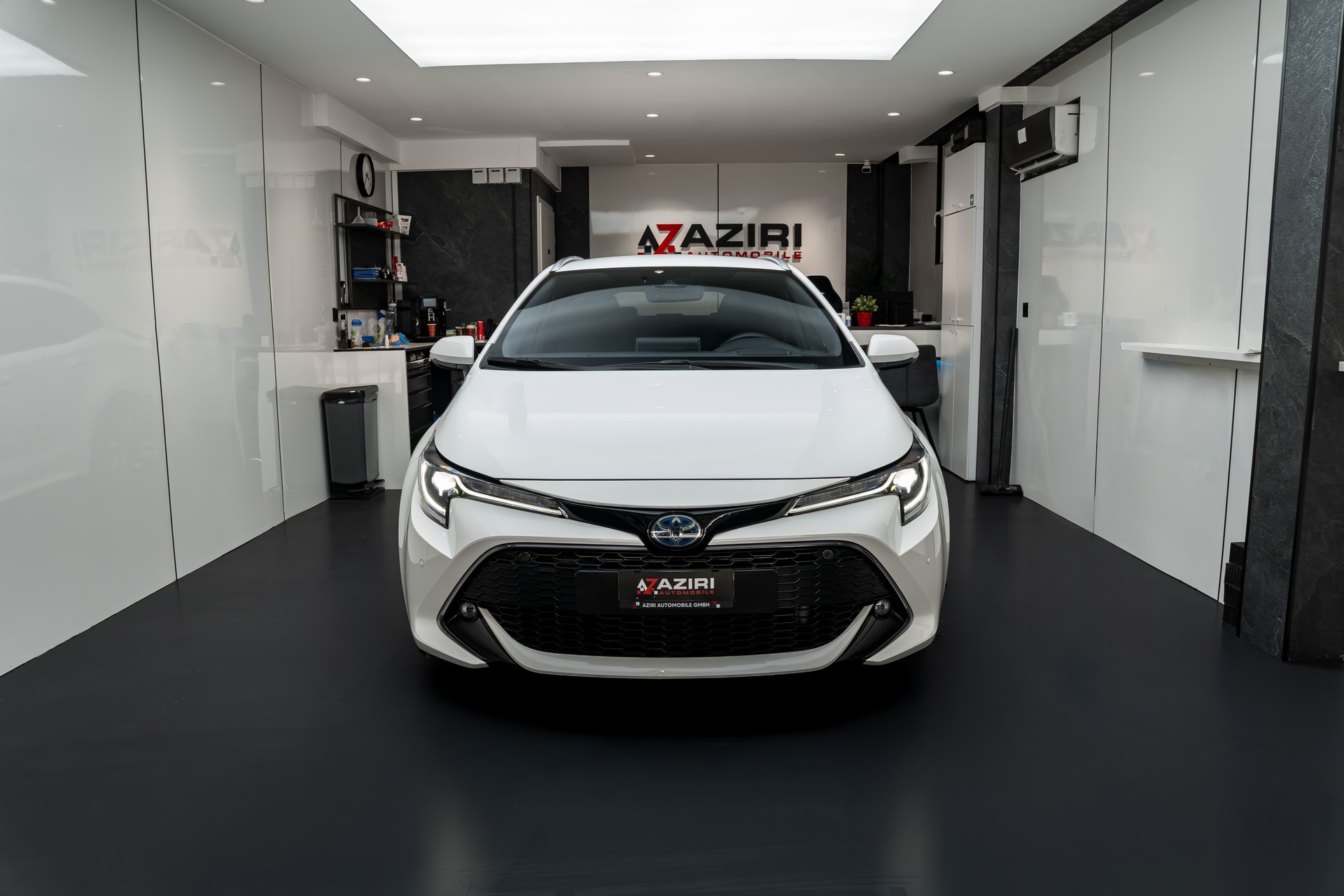TOYOTA Corolla Touring Sports 2.0 HSD Premium e-CVT-image-1