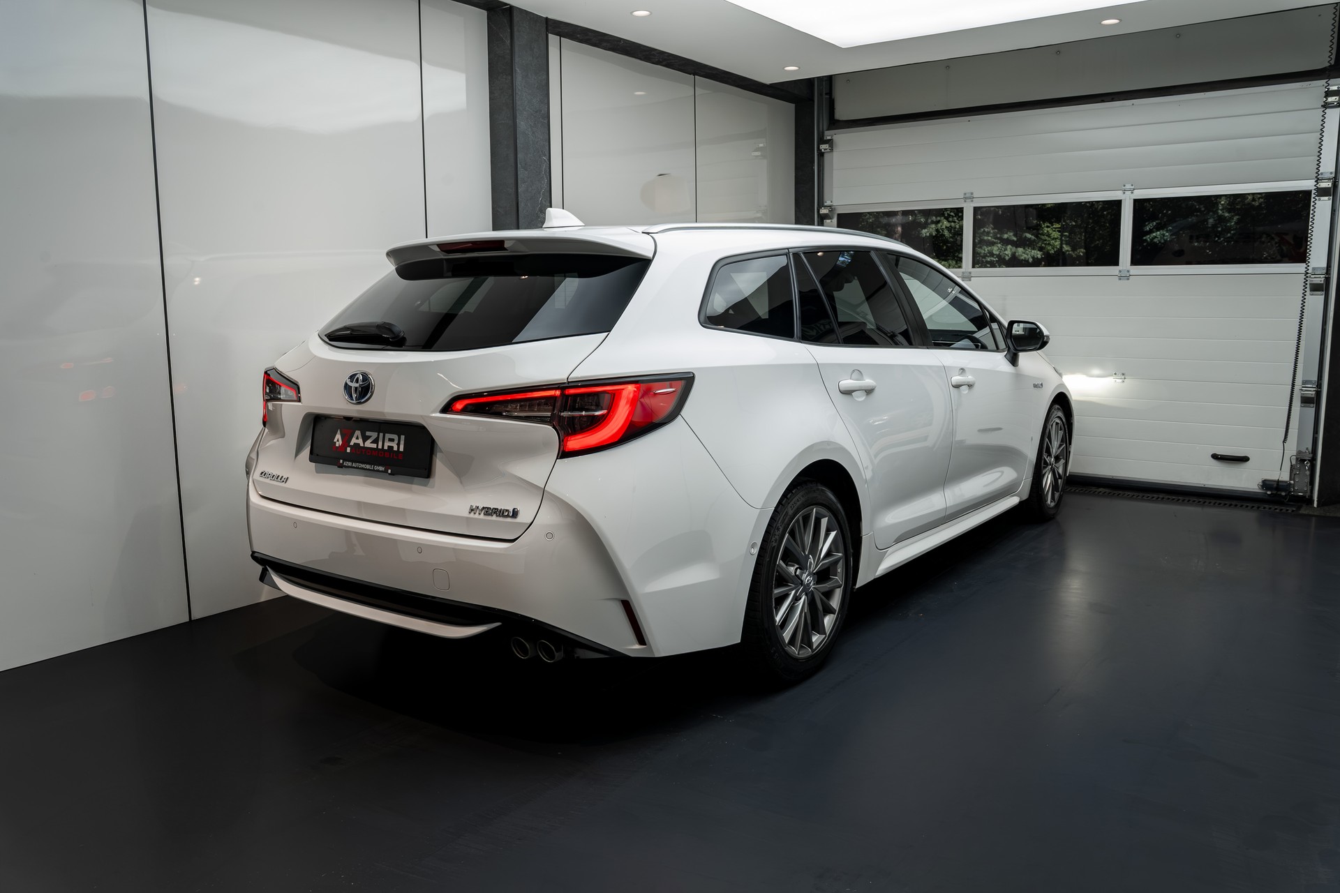 TOYOTA Corolla Touring Sports 2.0 HSD Premium e-CVT-image-3