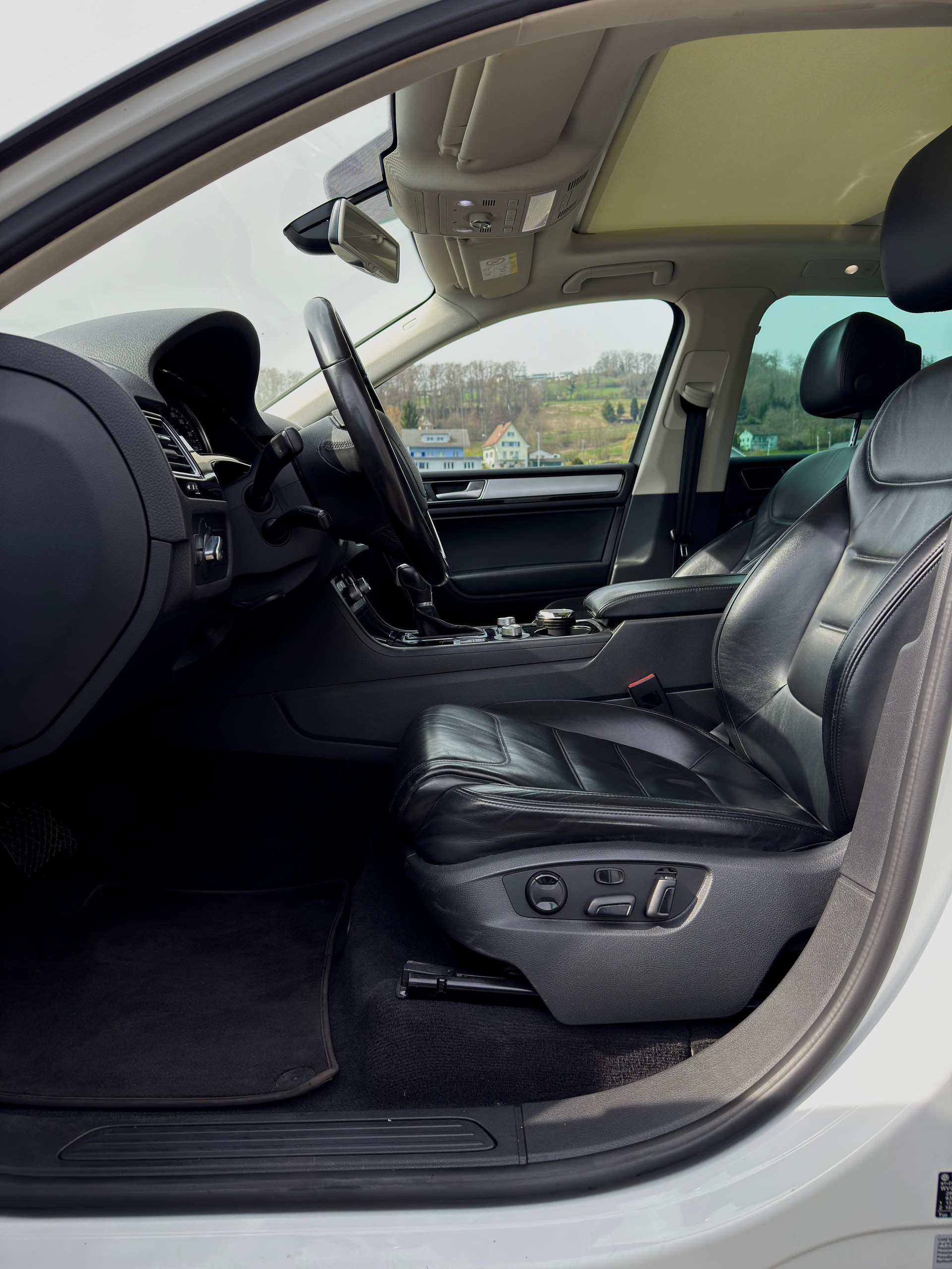 VW Touareg 3.0 TDI BlueMotion Technology Tiptronic-image-9