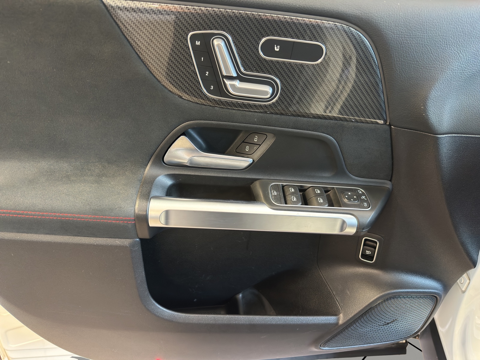 Image MERCEDES-BENZ GLB-220 GLB 220 d AMG Line 4 MAT.