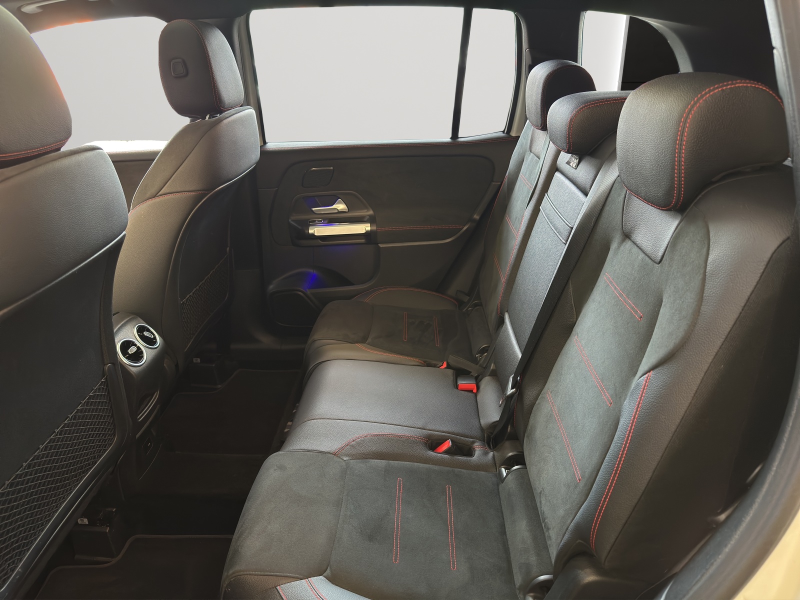 MERCEDES-BENZ GLB 220 d AMG Line 4 MAT.-image-11