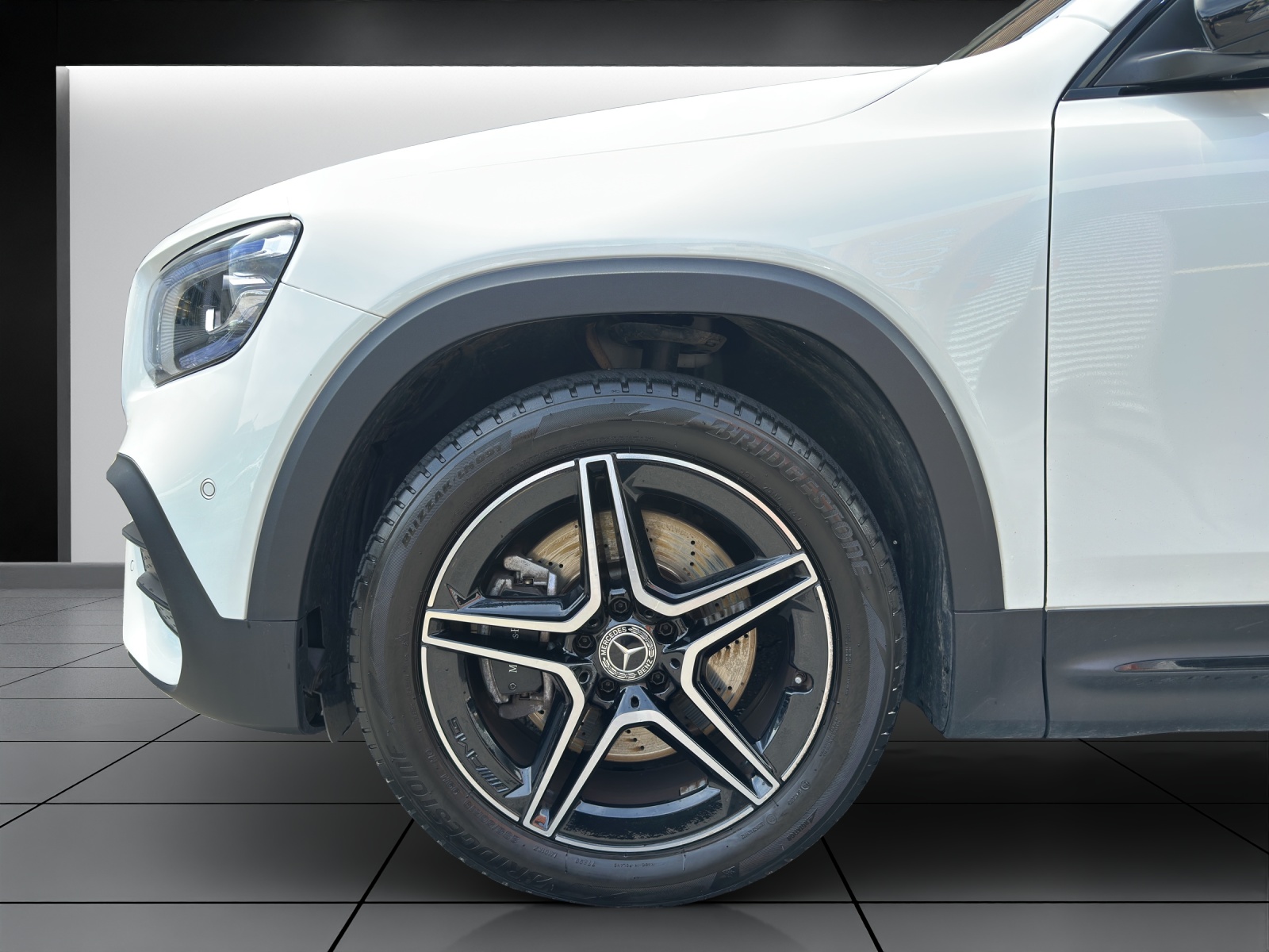 MERCEDES-BENZ GLB 220 d AMG Line 4 MAT.-image-5