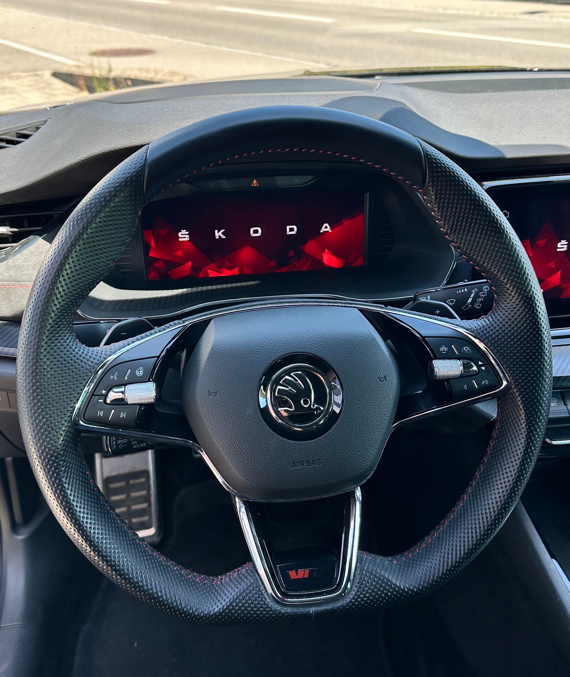 SKODA Octavia Combi 2.0 TDI DSG RS 4x4-image-8