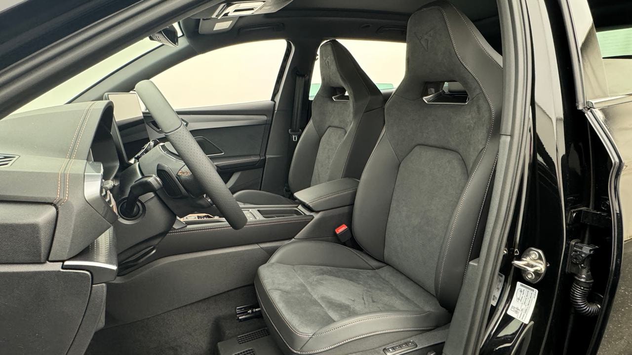 CUPRA LEON ST 1.5 e-HYBRID pHEV VZ Black Edition-image-4