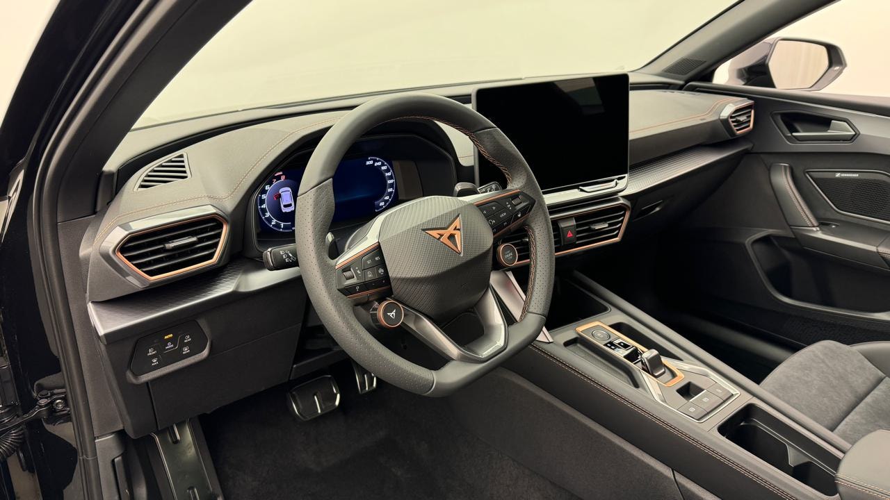 CUPRA LEON ST 1.5 e-HYBRID pHEV VZ Black Edition-image-6