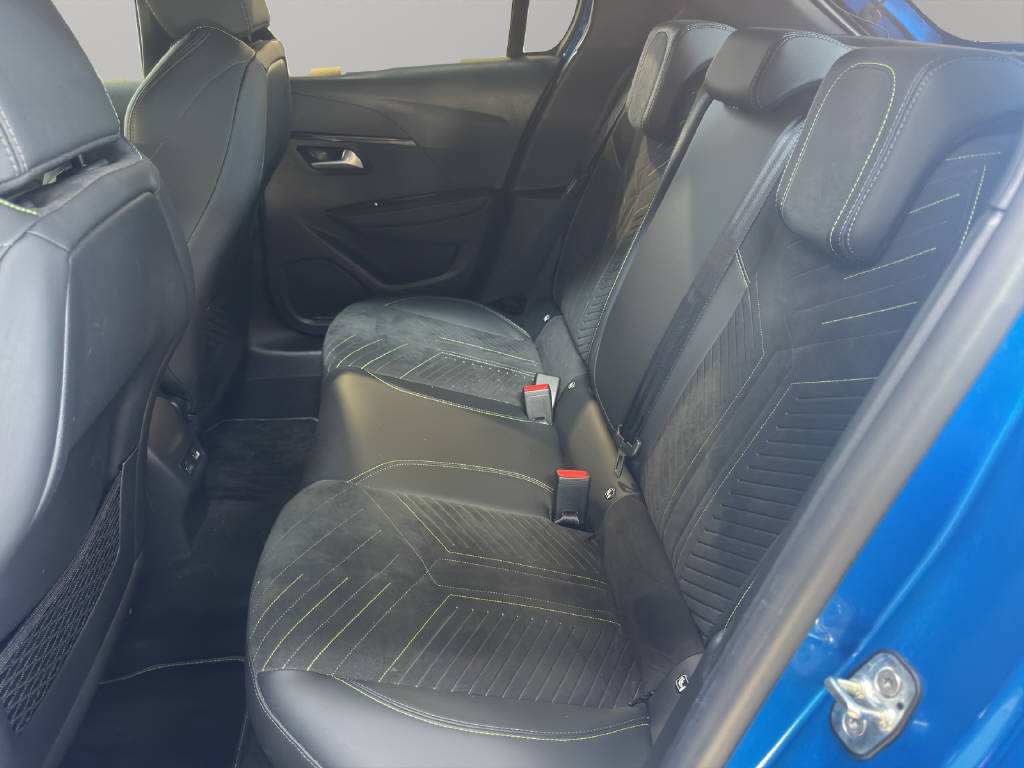 PEUGEOT 208 1.2 Hybrid 145 GT-image-11