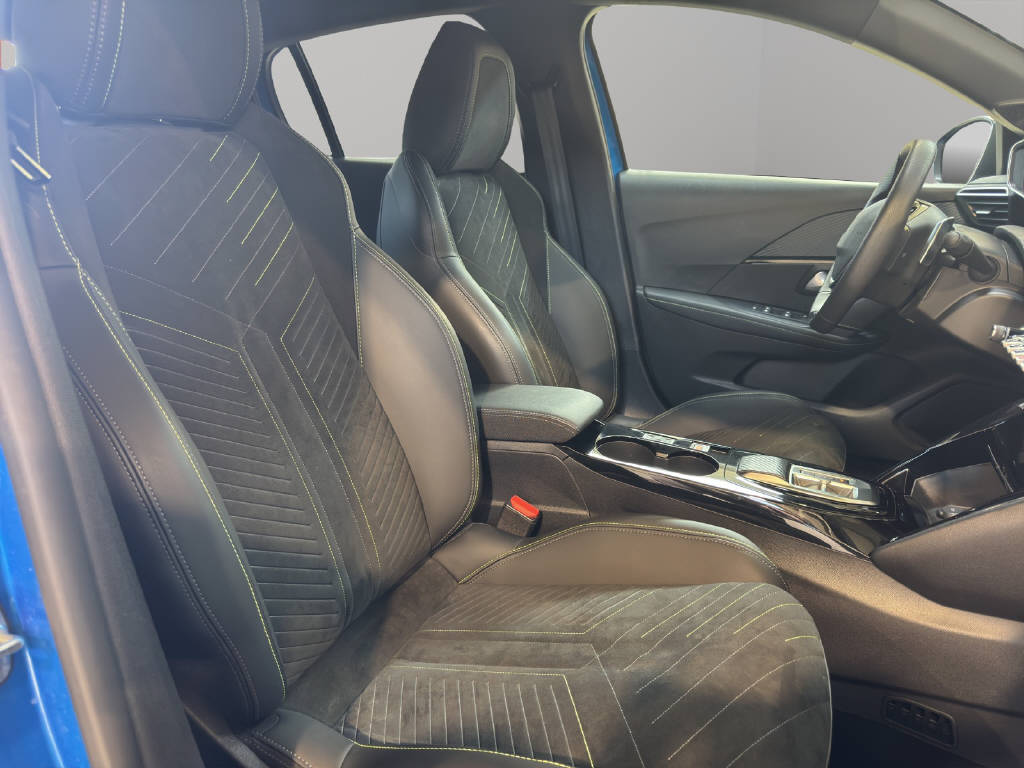 PEUGEOT 208 1.2 Hybrid 145 GT-image-10