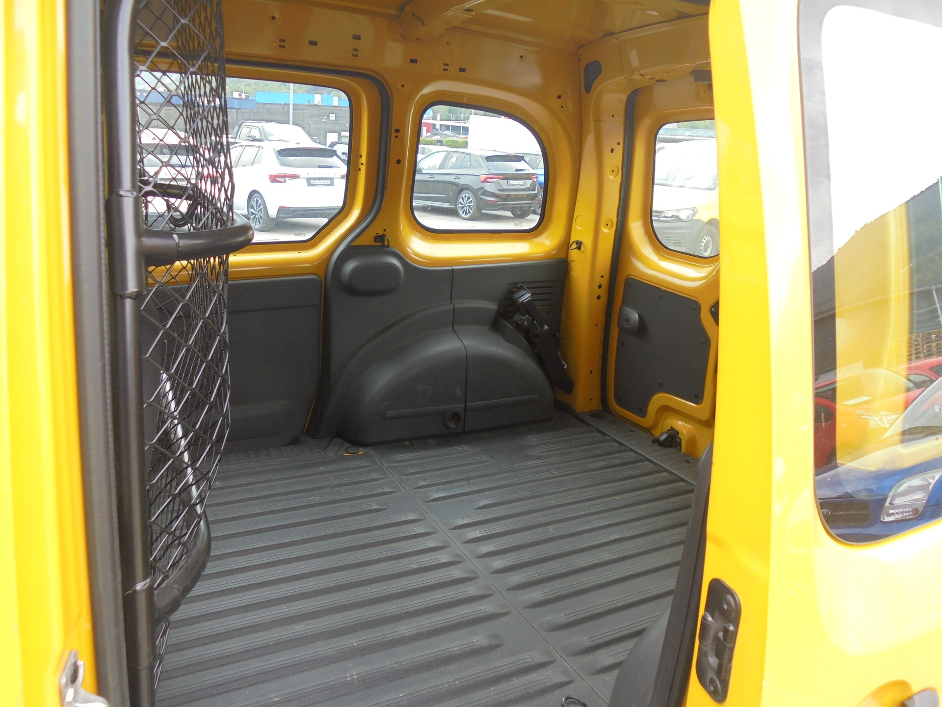 RENAULT Kangoo Medium TCe 115 Business A-image-8