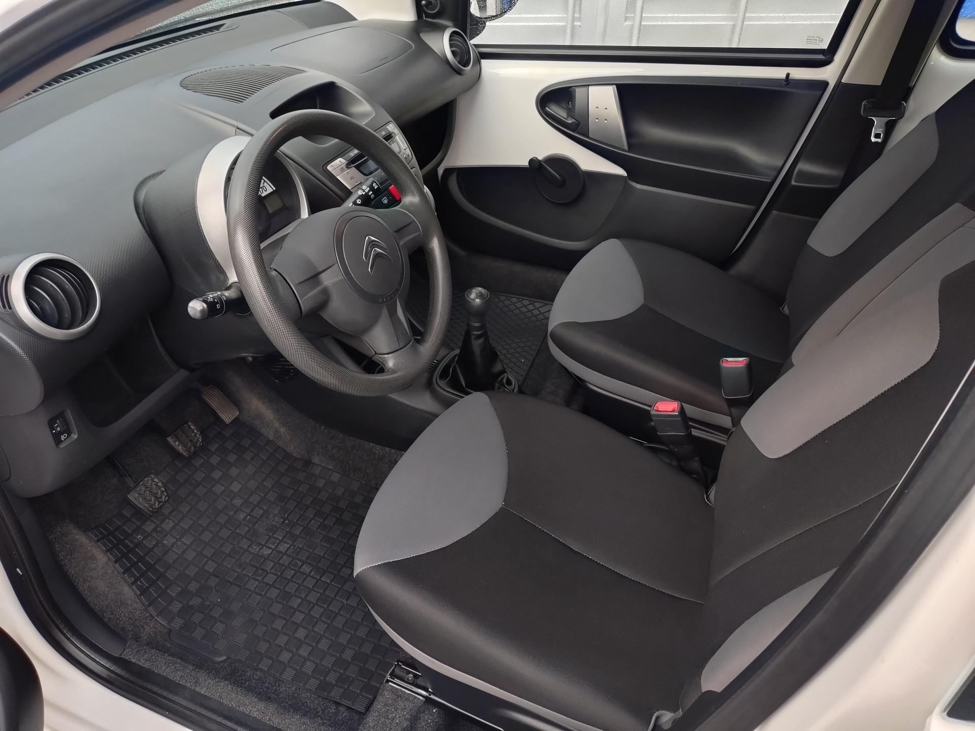 CITROEN C1 1.0i Attraction-image-8