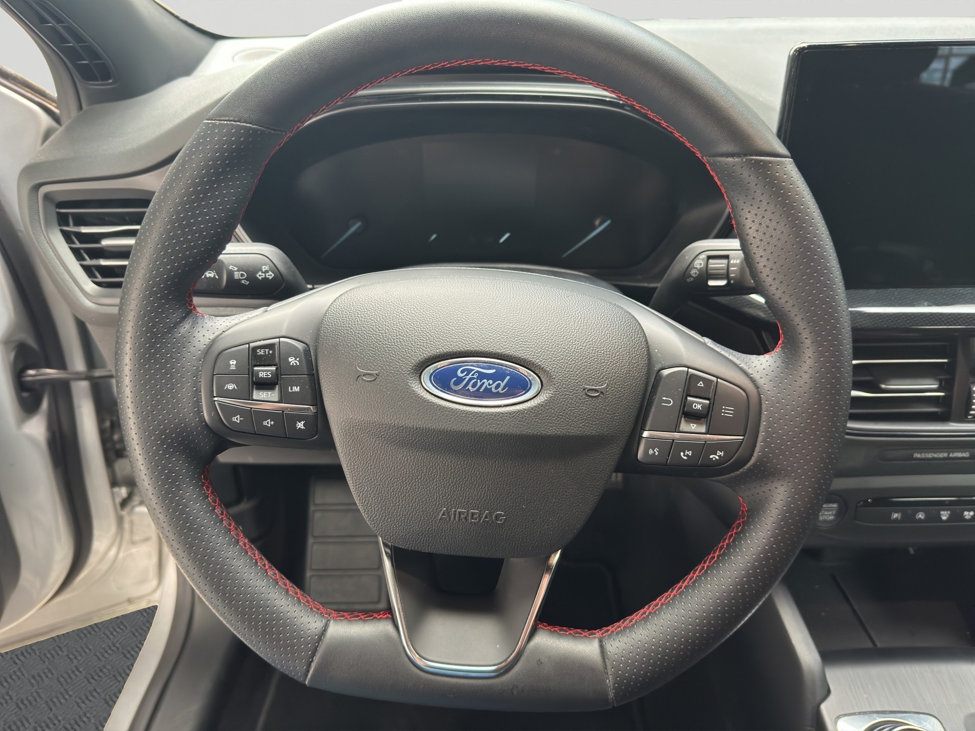 FORD Focus 1.5 TDCi EcoBlue ST-Line Automatic-image-11