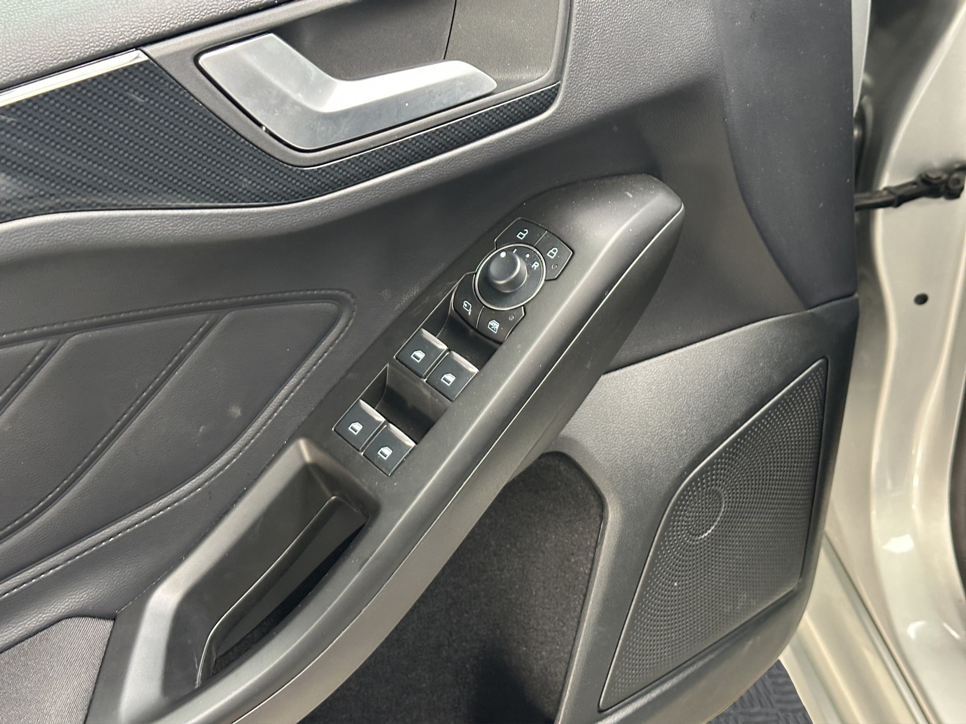 FORD Focus 1.5 TDCi EcoBlue ST-Line Automatic-image-10
