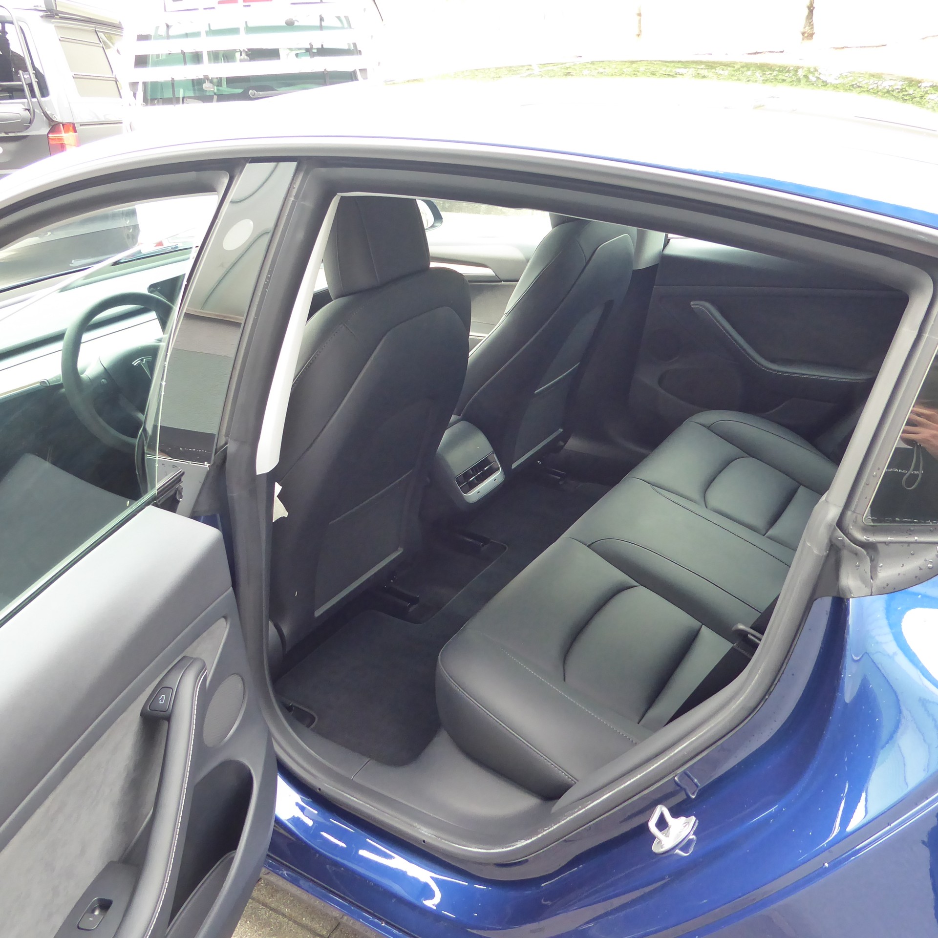 TESLA Model 3-image-5