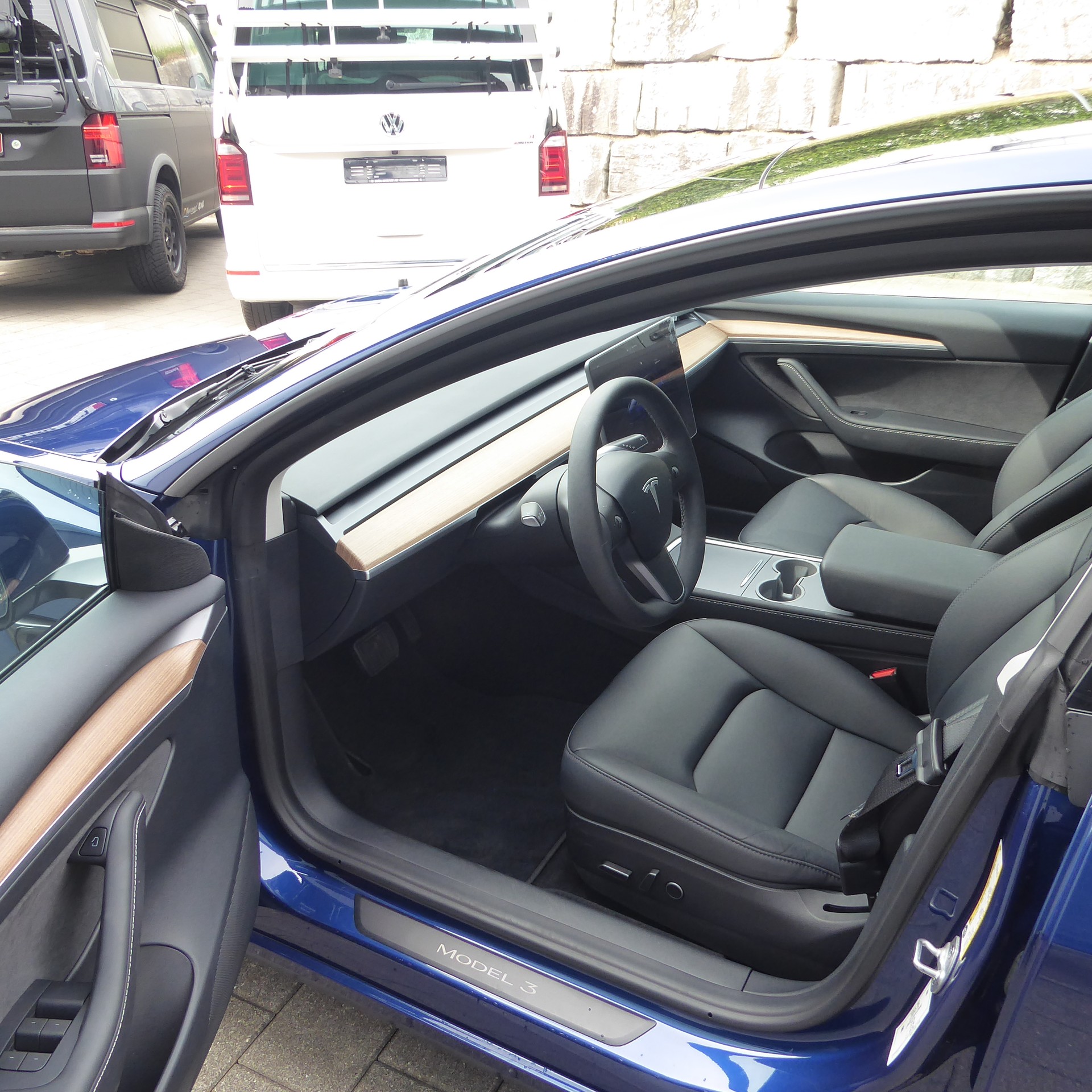 TESLA Model 3-image-4