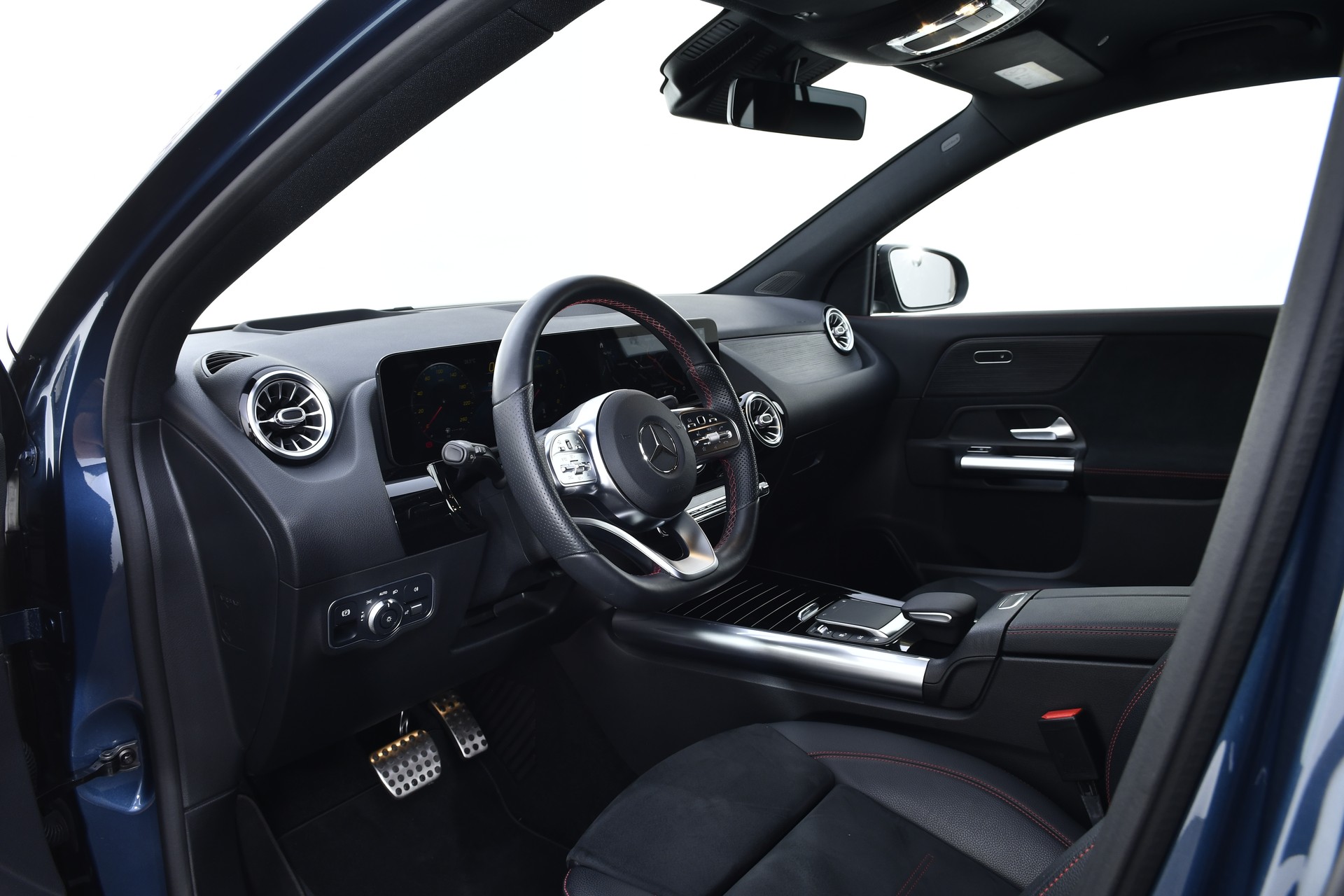 MERCEDES-BENZ GLA 250 4Matic AMG Line 8G-DCT-image-11