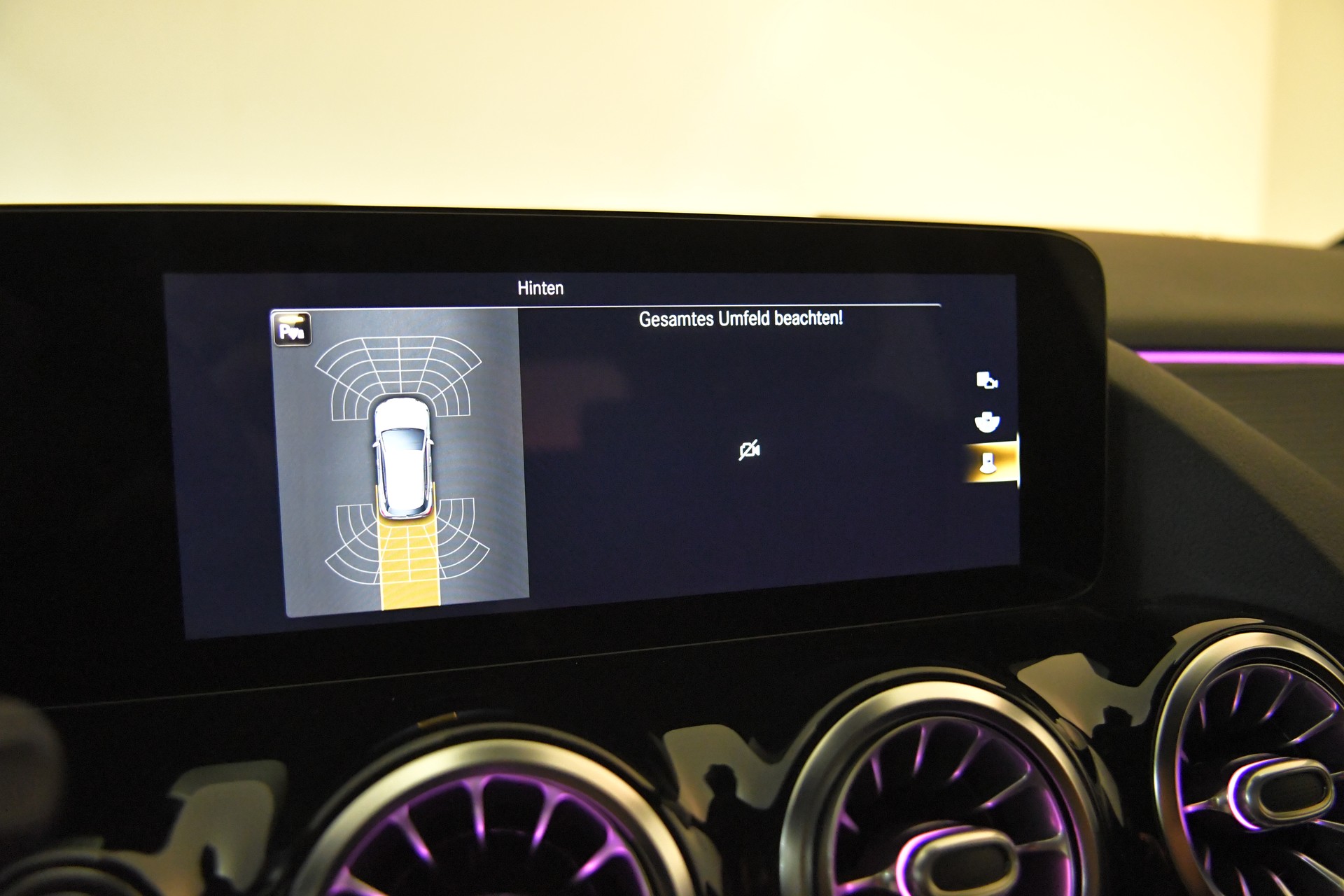 MERCEDES-BENZ GLA 250 4Matic AMG Line 8G-DCT-image-22