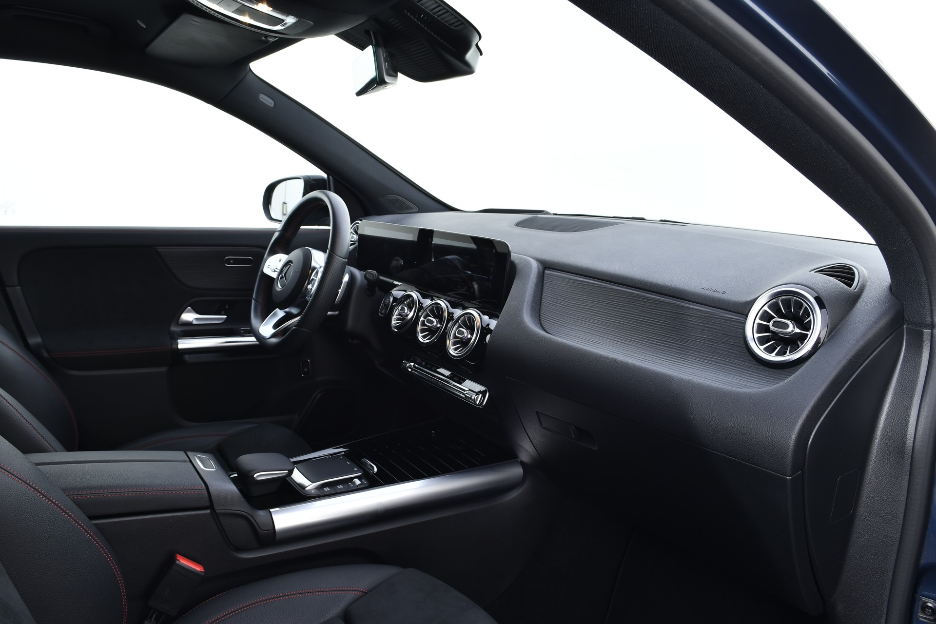 MERCEDES-BENZ GLA 250 4Matic AMG Line 8G-DCT-image-18