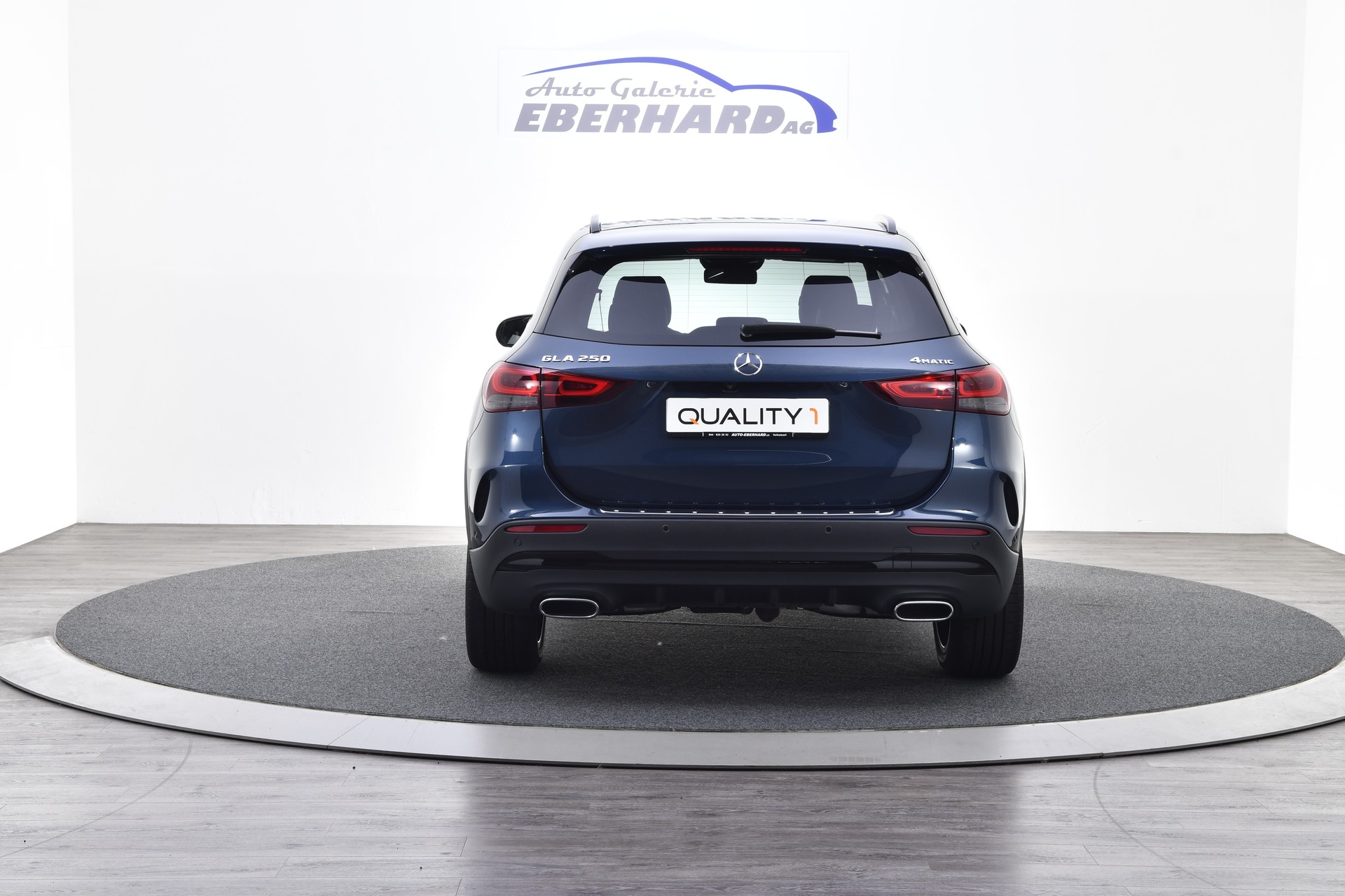 MERCEDES-BENZ GLA 250 4Matic AMG Line 8G-DCT-showroom-element-3