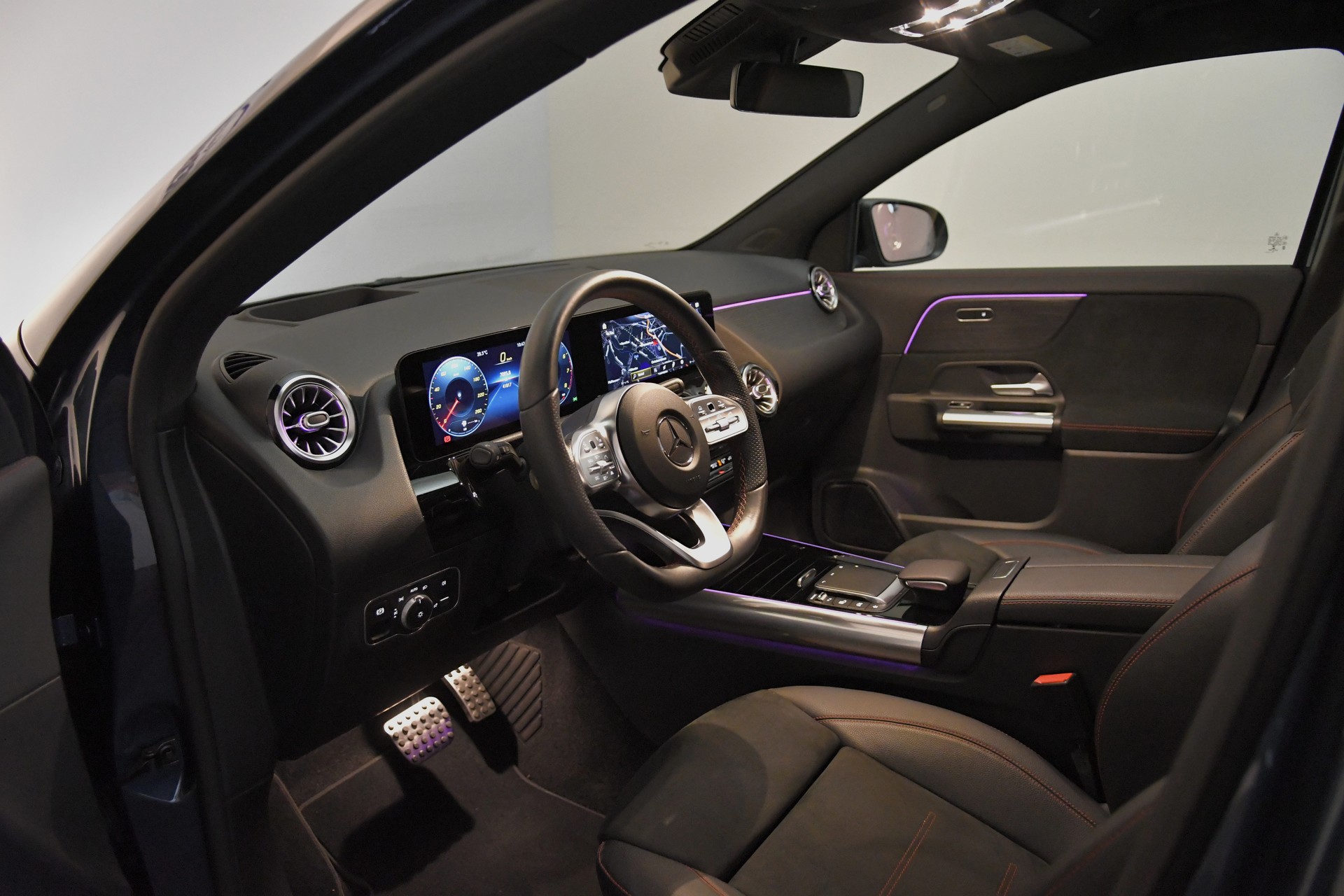 MERCEDES-BENZ GLA 250 4Matic AMG Line 8G-DCT-image-14