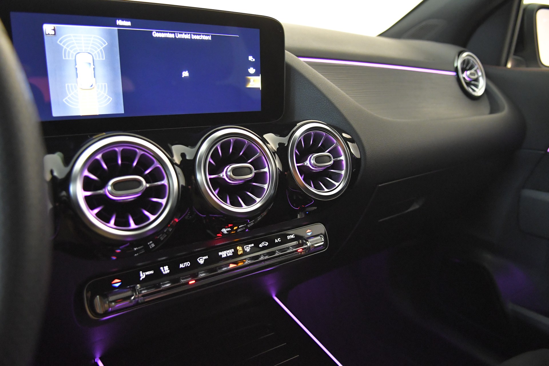MERCEDES-BENZ GLA 250 4Matic AMG Line 8G-DCT-image-23