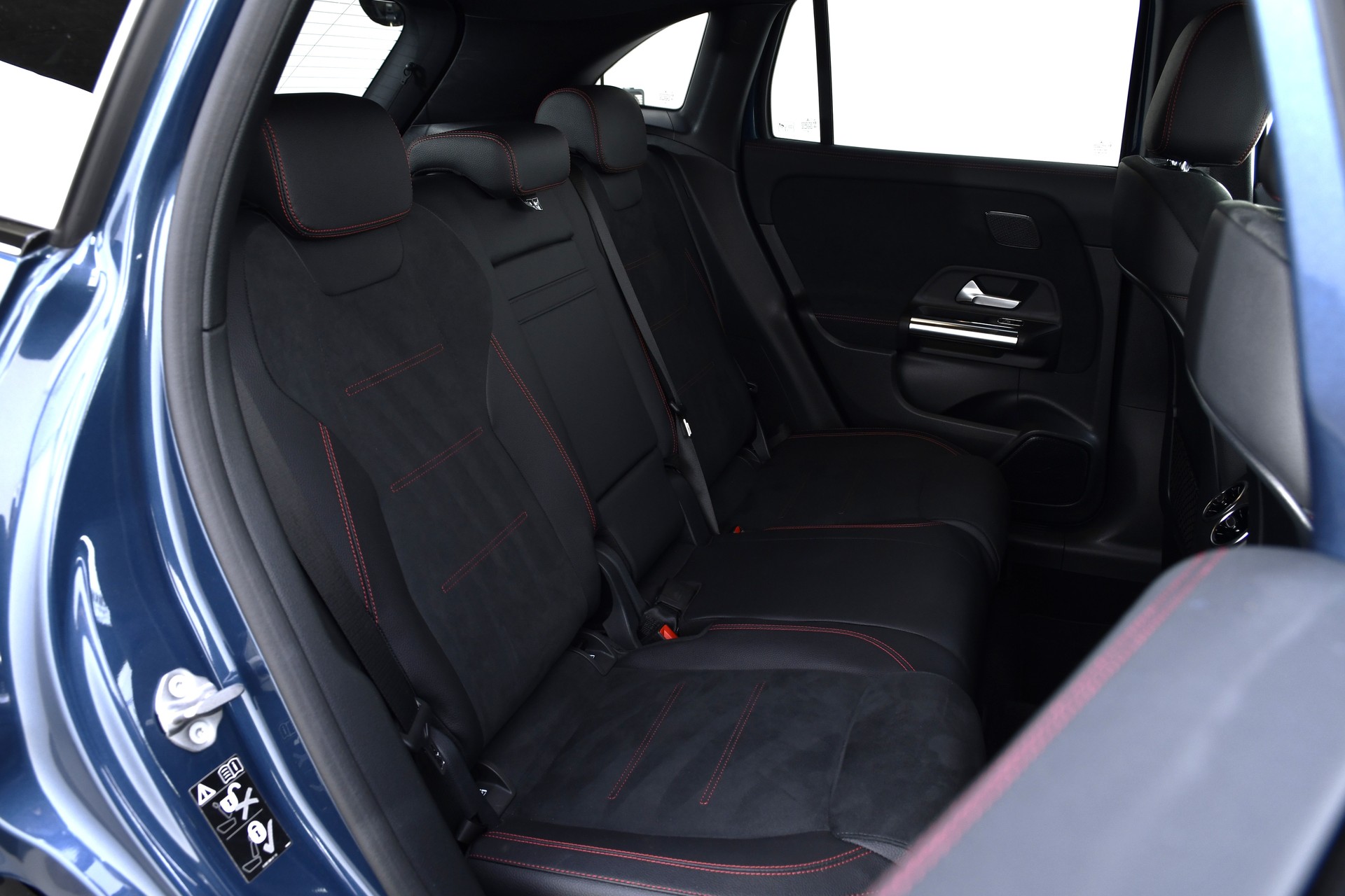 MERCEDES-BENZ GLA 250 4Matic AMG Line 8G-DCT-image-19