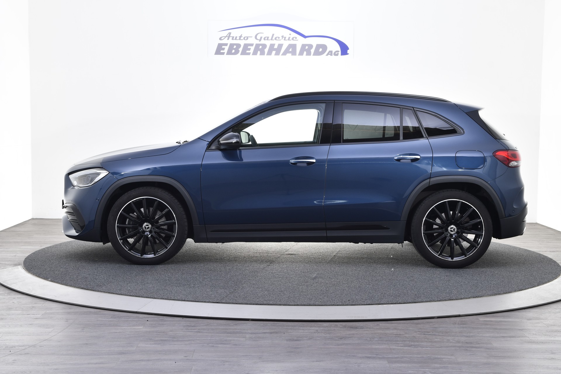 MERCEDES-BENZ GLA 250 4Matic AMG Line 8G-DCT-showroom-element-1