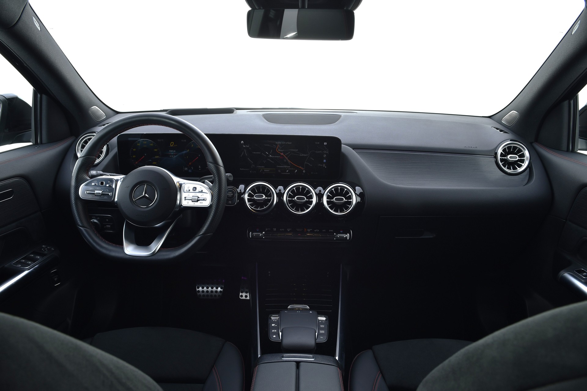 MERCEDES-BENZ GLA 250 4Matic AMG Line 8G-DCT-image-13