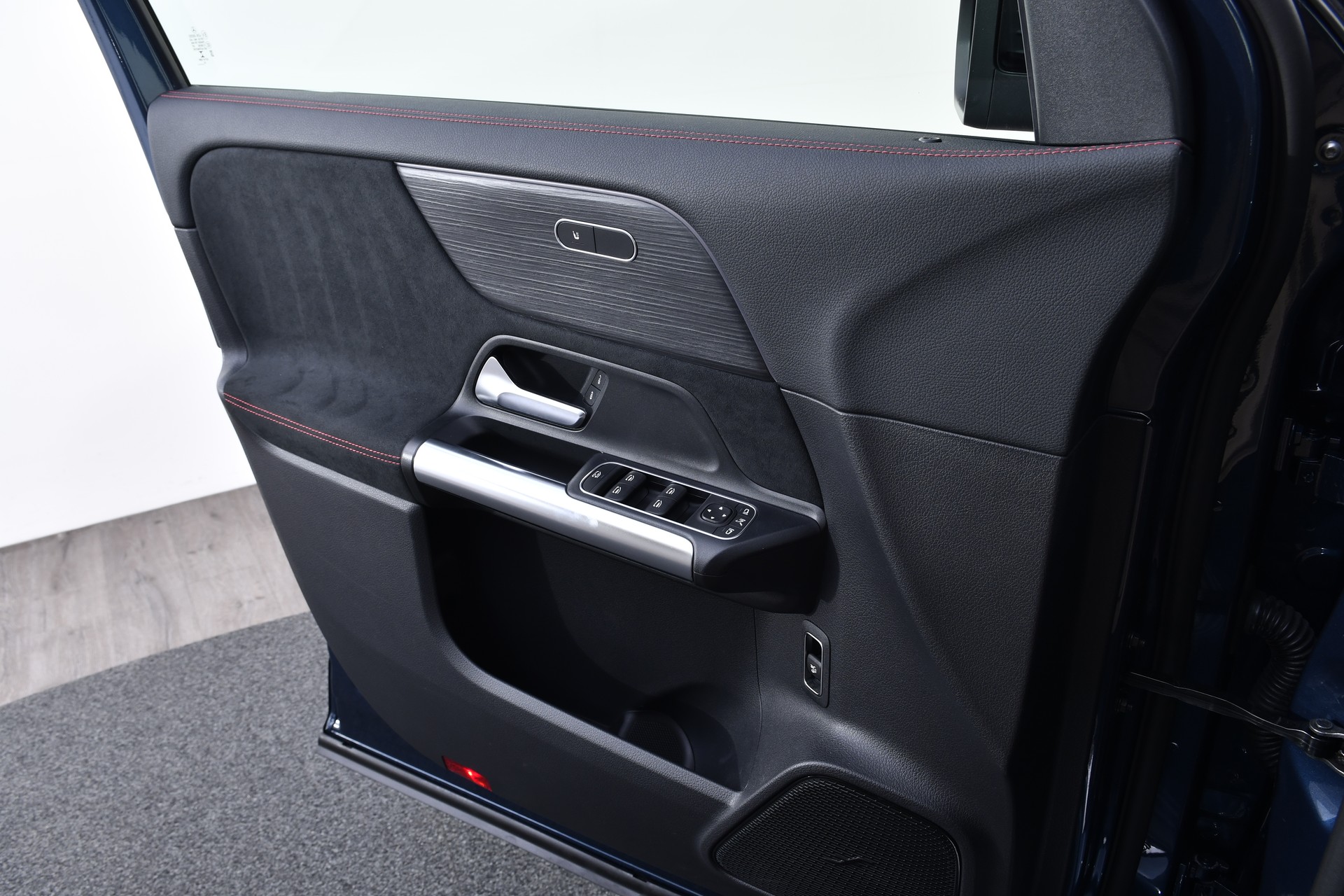 MERCEDES-BENZ GLA 250 4Matic AMG Line 8G-DCT-image-8