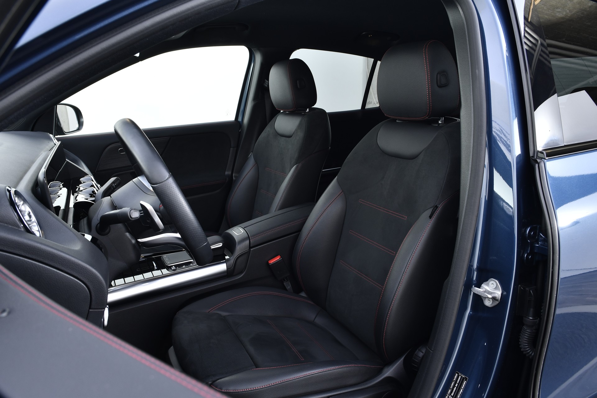 MERCEDES-BENZ GLA 250 4Matic AMG Line 8G-DCT-image-12