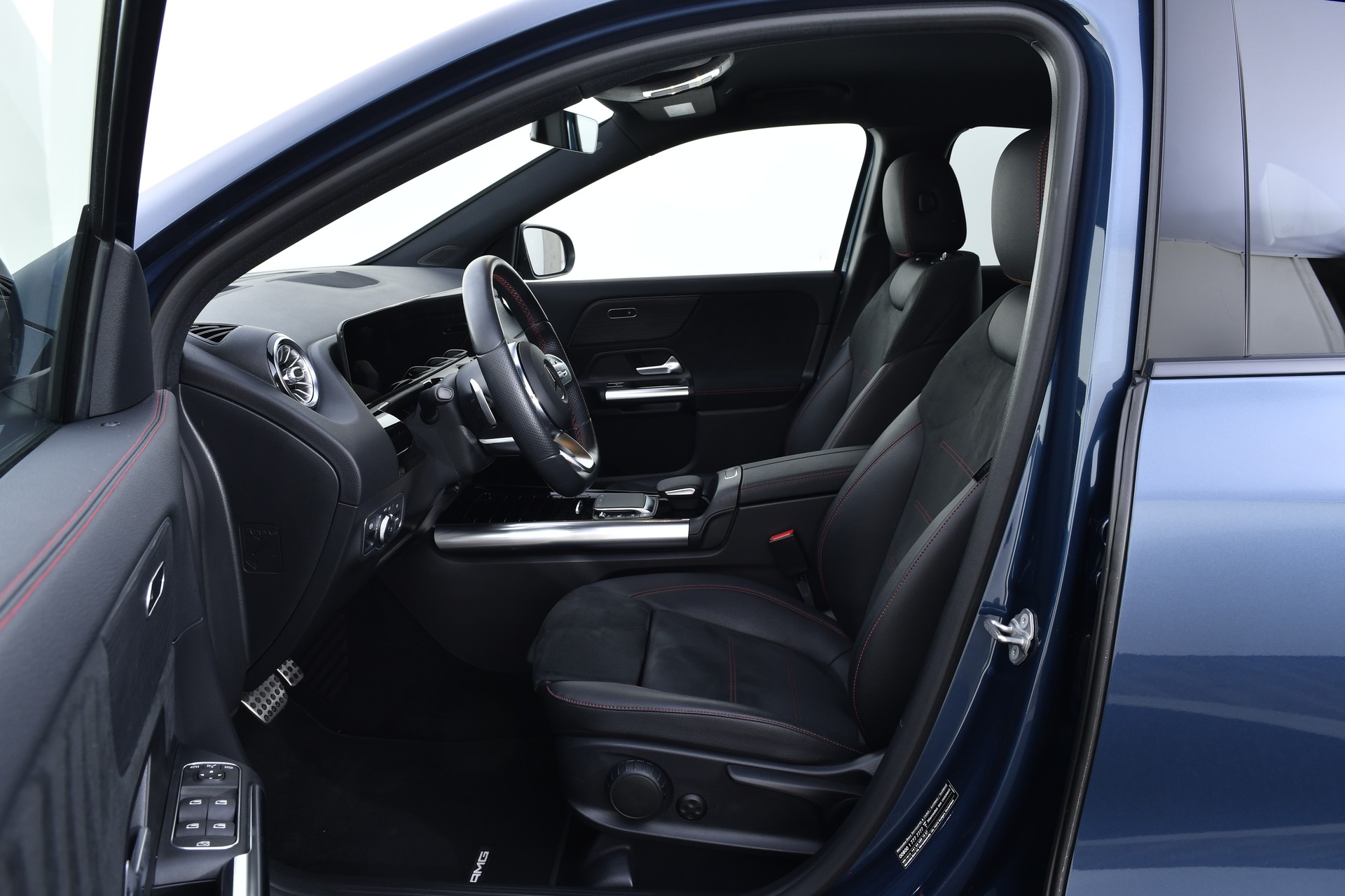 MERCEDES-BENZ GLA 250 4Matic AMG Line 8G-DCT-image-9