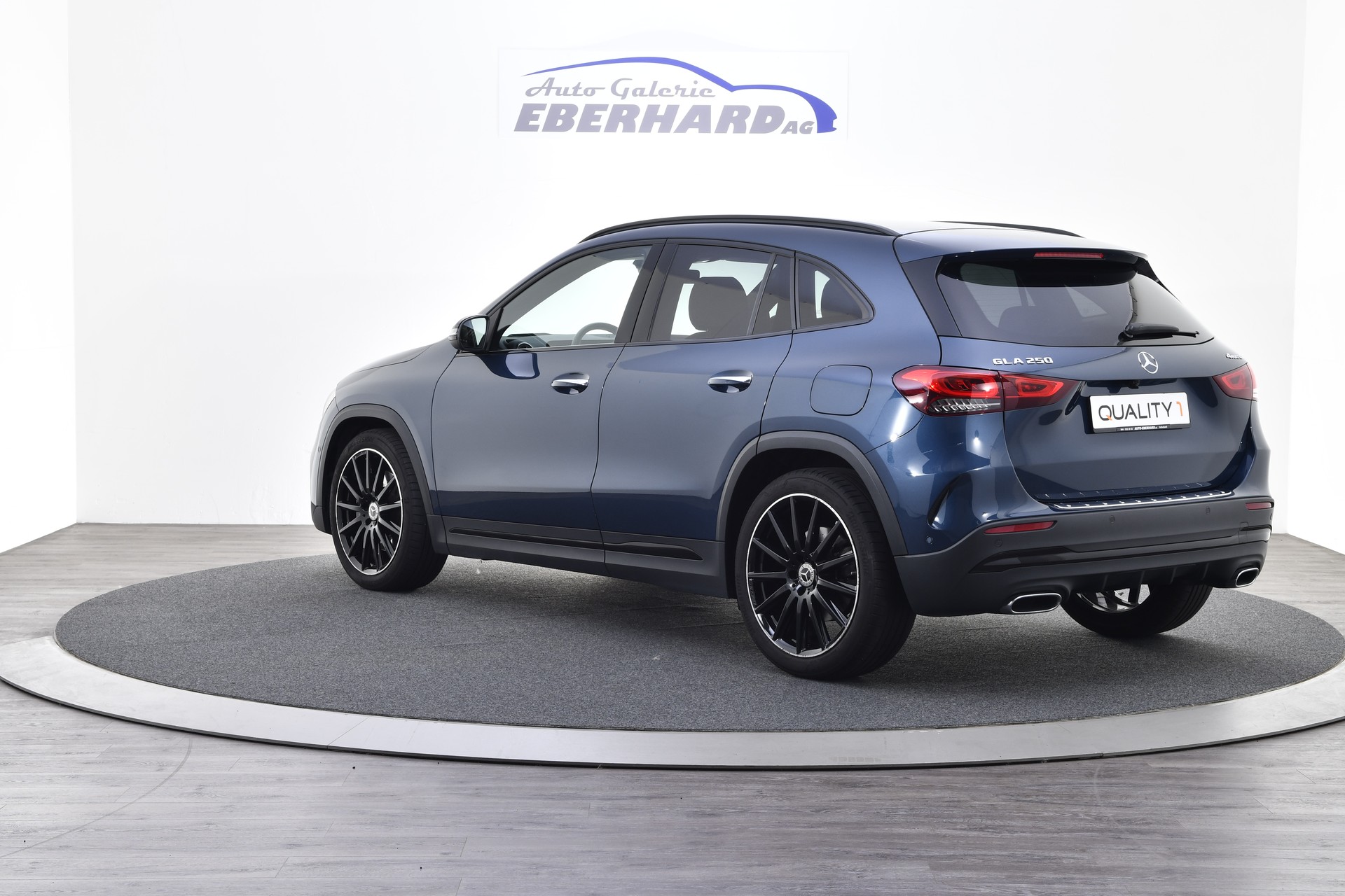 MERCEDES-BENZ GLA 250 4Matic AMG Line 8G-DCT-showroom-element-2