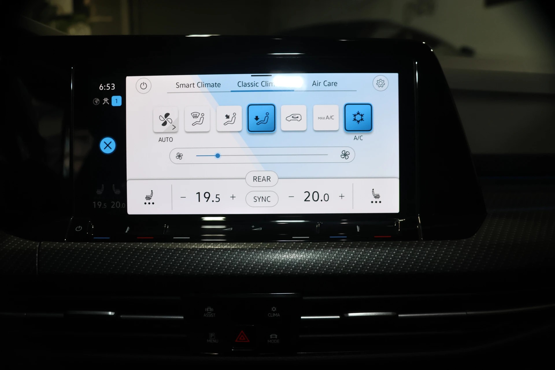 VW Golf VIII 1.5 eTSI Life DSG R-LINE CH FAHRZEUG-image-11