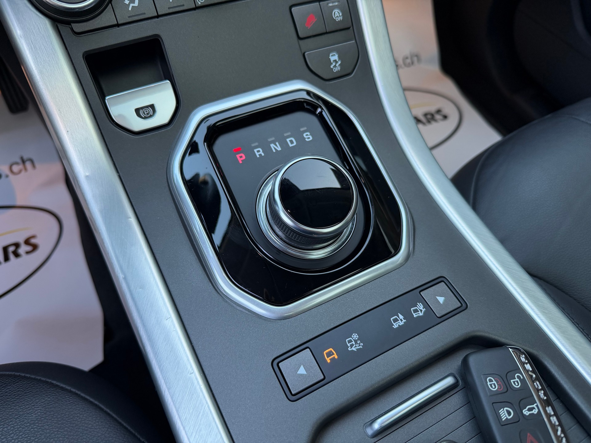 LAND ROVER Range Rover Evoque 2.0 TD4 SE AT9-image-9