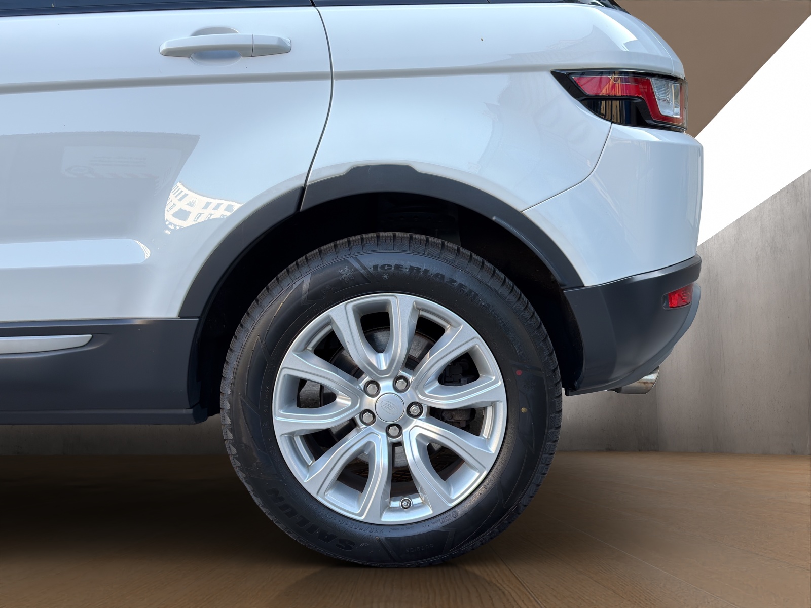 LAND ROVER Range Rover Evoque 2.0 TD4 SE AT9-image-22